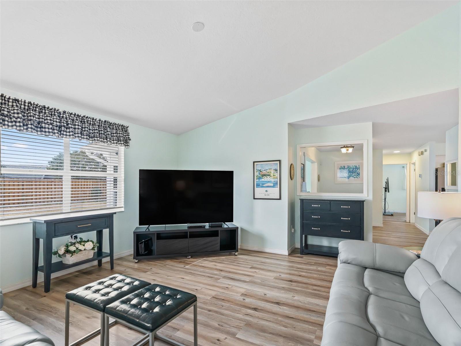 Image 8 of 49 For 1605 Selkirk Drive