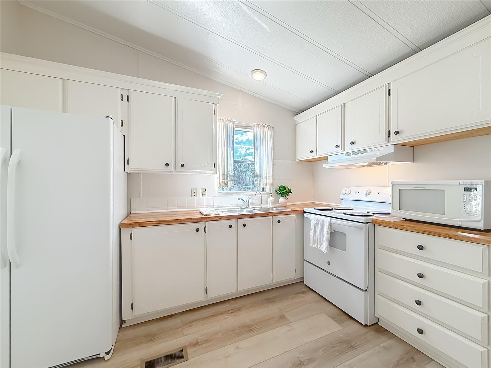 Image 7 of 28 For 741 Royal Palm Avenue