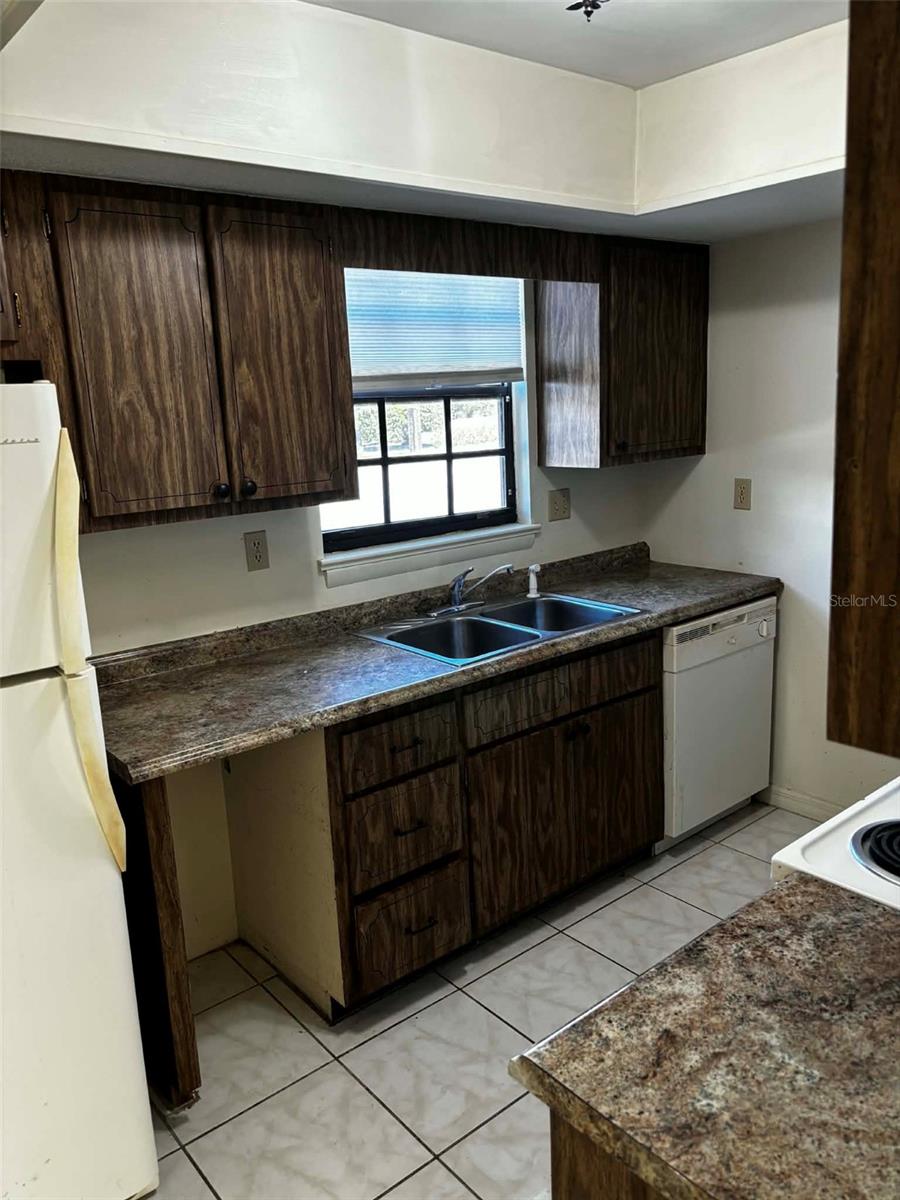 Image 4 of 19 For 500 Newell Hill Road 101a