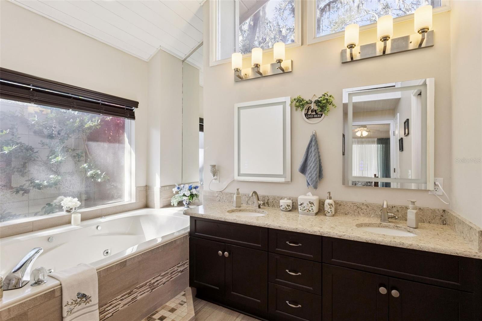 Image 22 of 42 For 33004 Joel Court