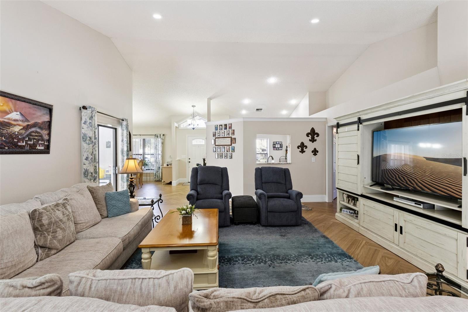 Image 6 of 42 For 33004 Joel Court