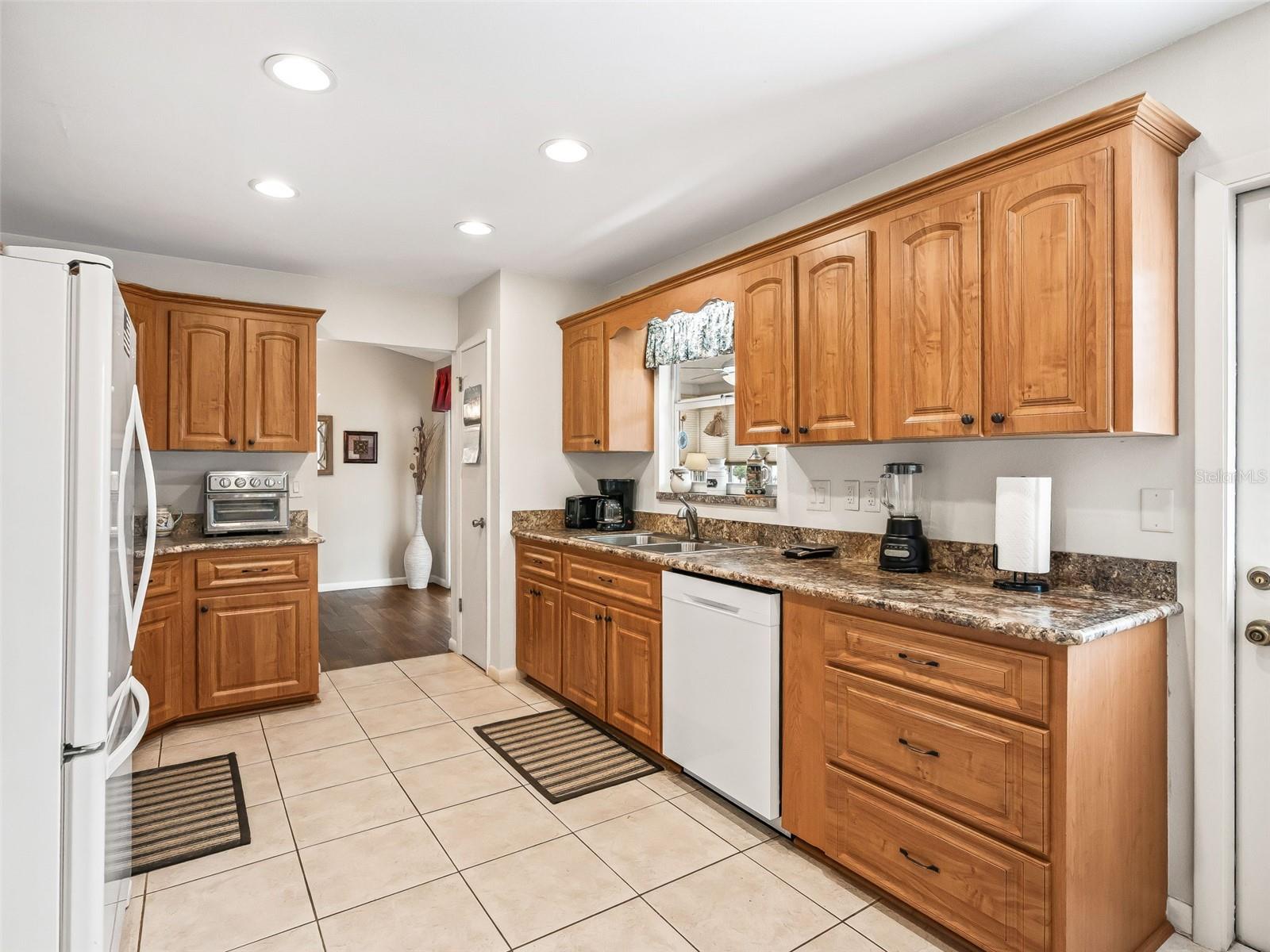 Image 14 of 47 For 2003 Tweed Court