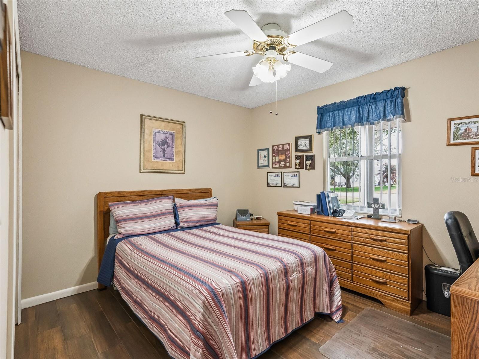 Image 23 of 47 For 2003 Tweed Court