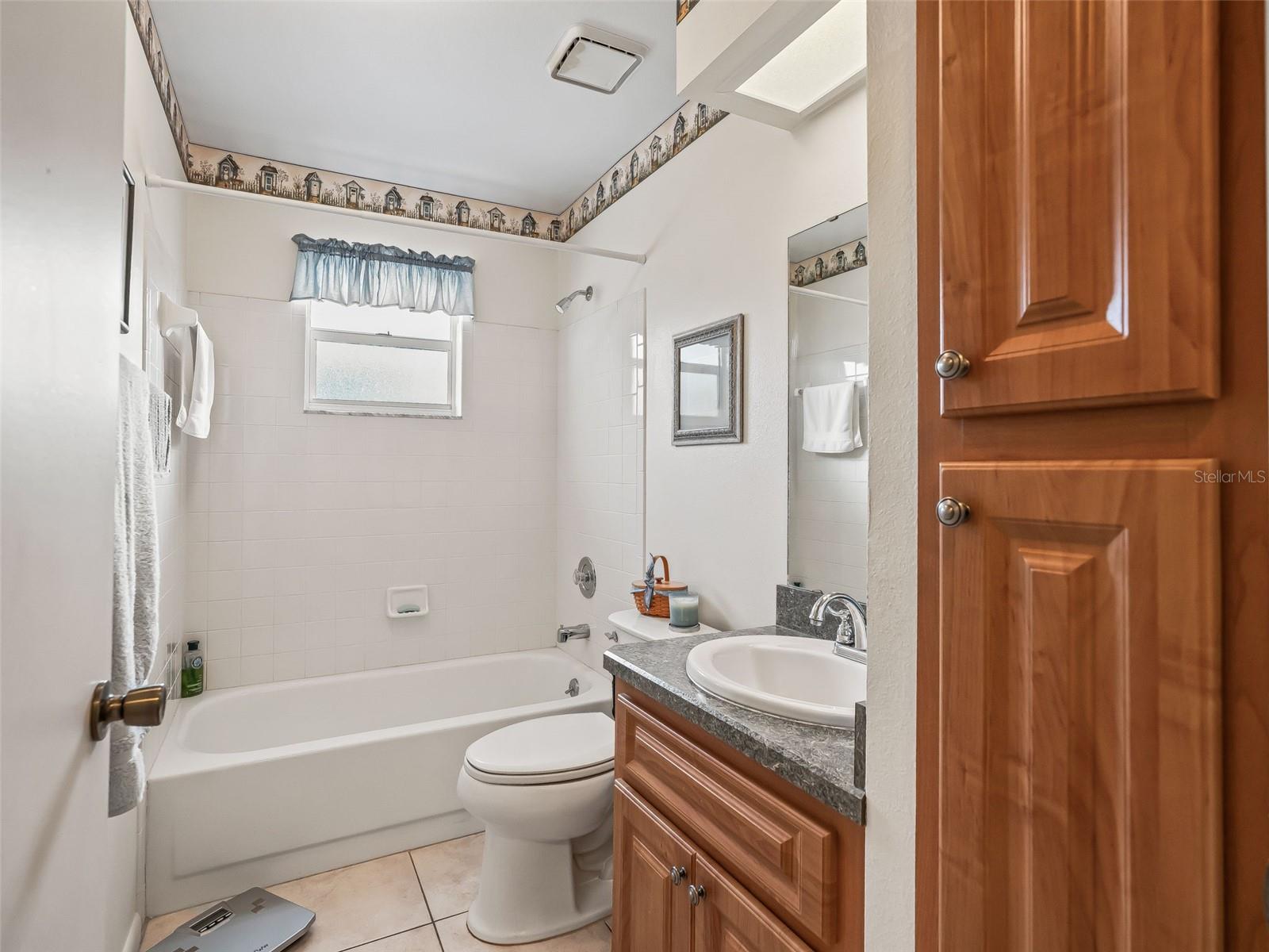 Image 26 of 47 For 2003 Tweed Court