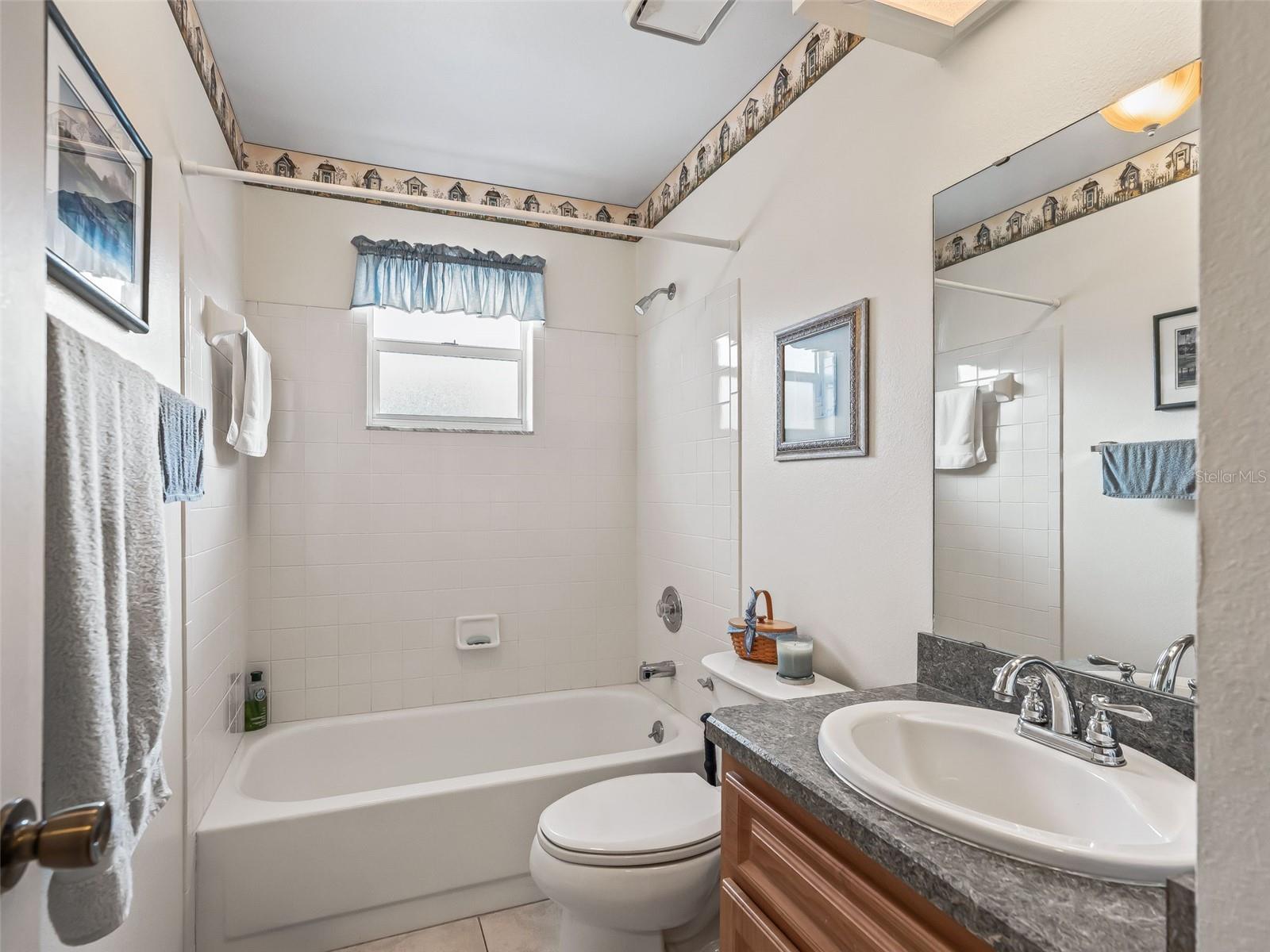 Image 27 of 47 For 2003 Tweed Court