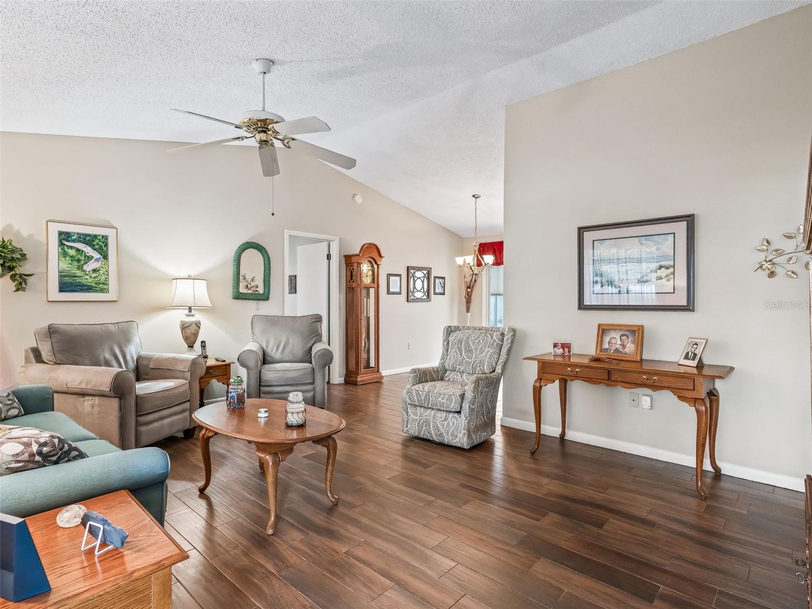 Image 6 of 47 For 2003 Tweed Court