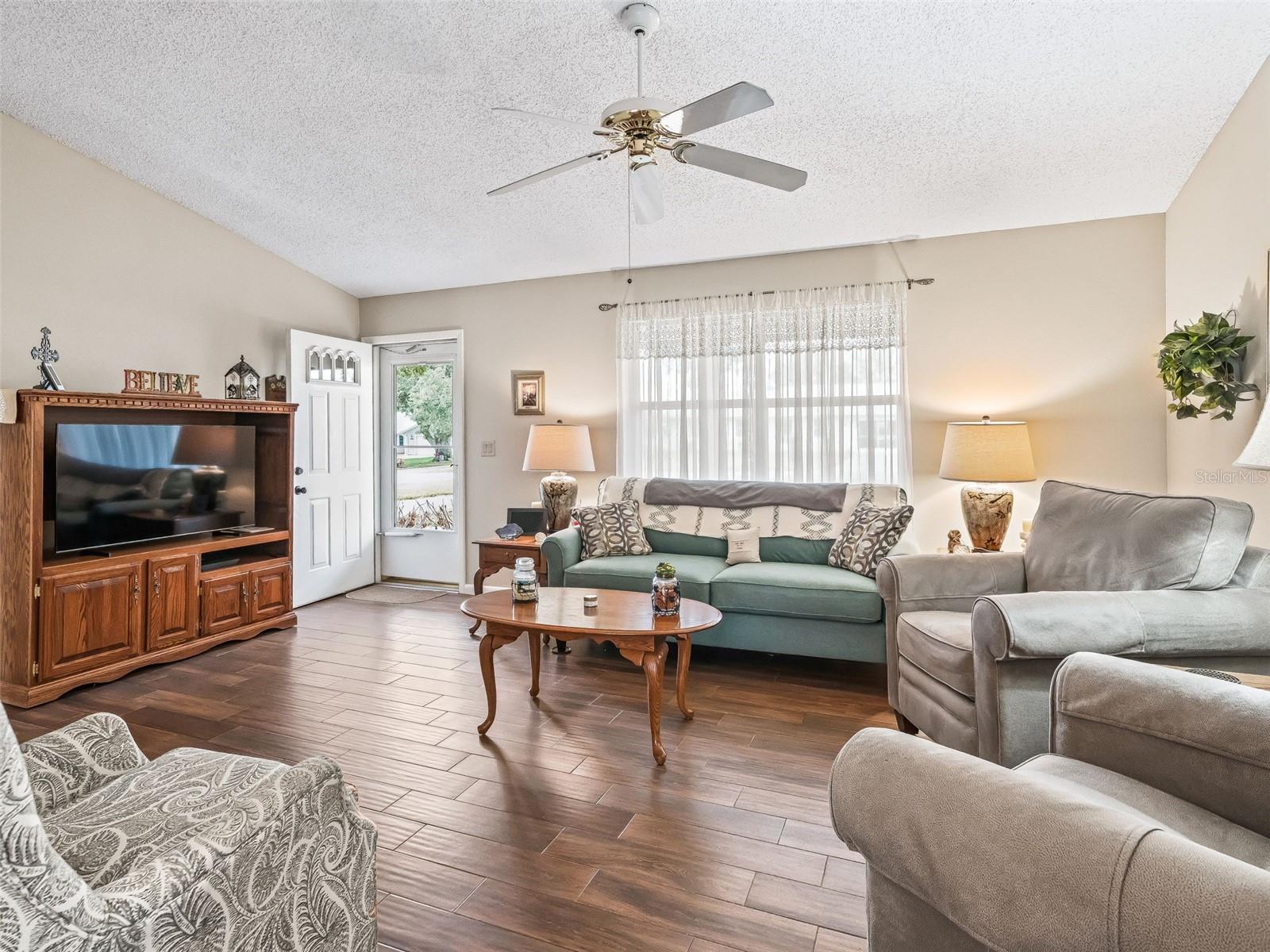 Image 8 of 47 For 2003 Tweed Court