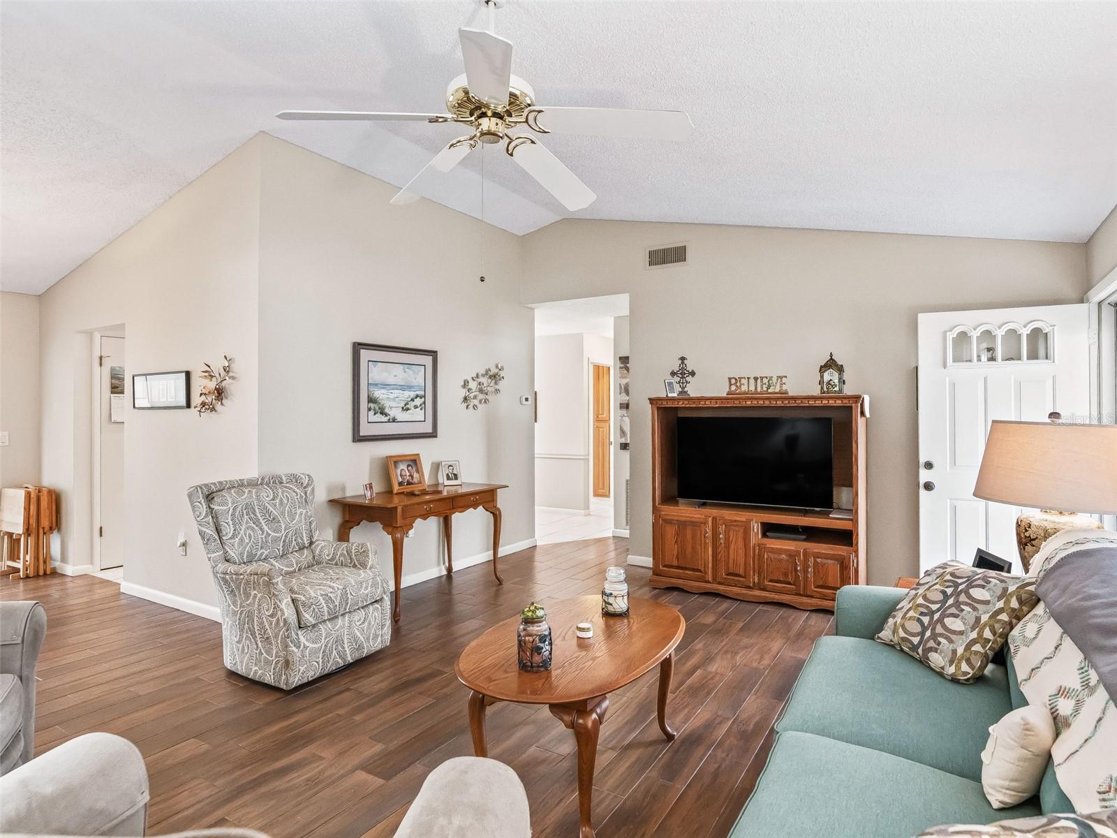 Image 9 of 47 For 2003 Tweed Court