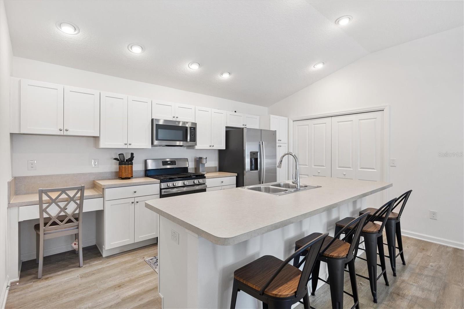 Image 11 of 32 For 835 Conroe Street