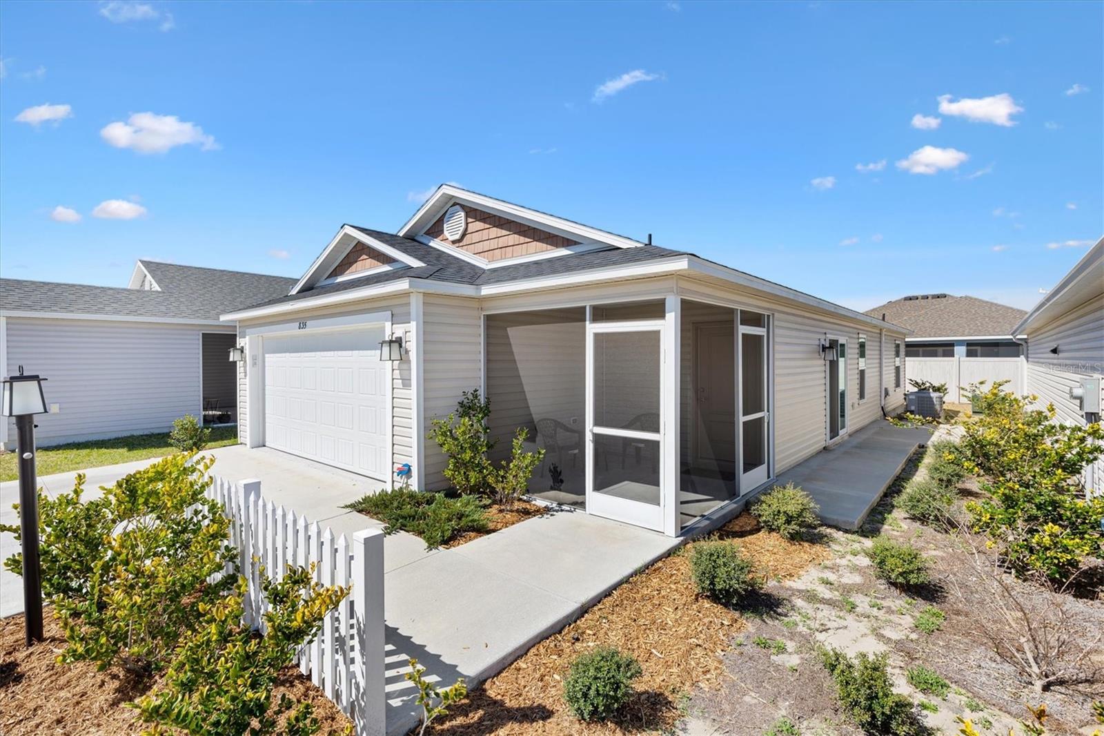 Image 4 of 32 For 835 Conroe Street