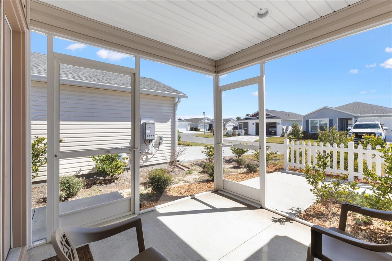 Image 5 of 32 For 835 Conroe Street