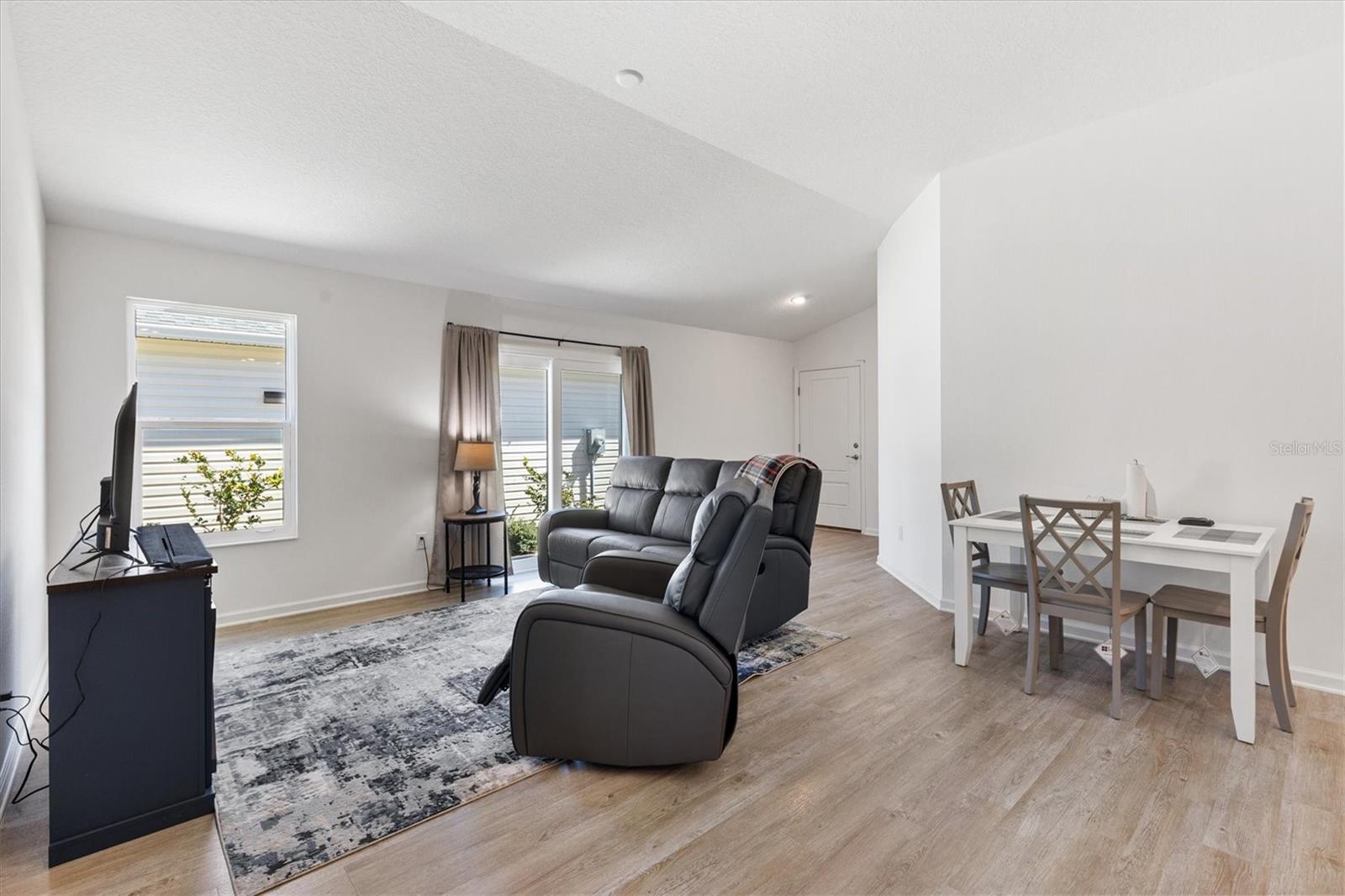 Image 8 of 32 For 835 Conroe Street