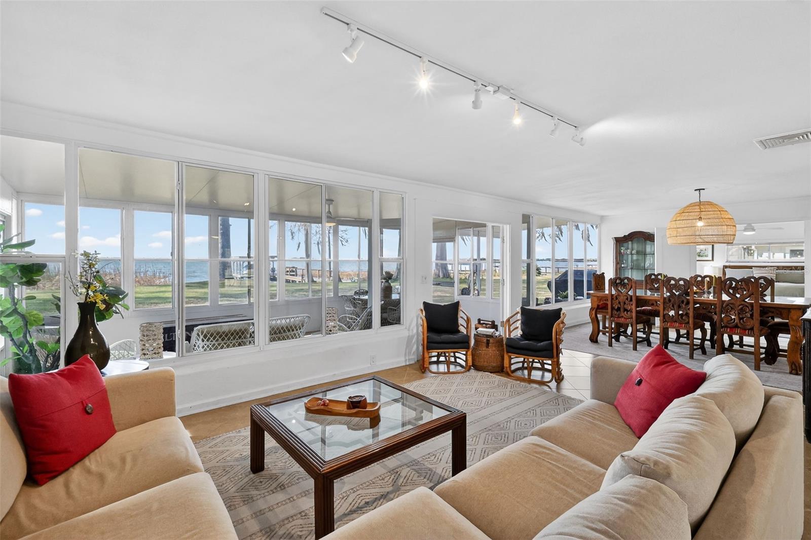 Image 22 of 60 For 33225 Lakeshore Drive