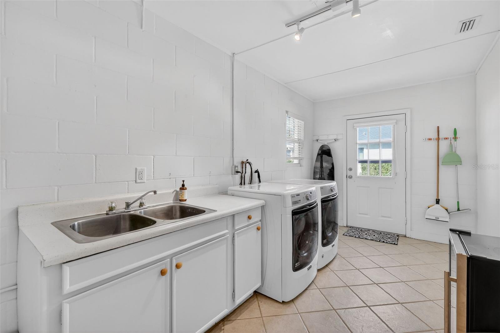 Image 41 of 60 For 33225 Lakeshore Drive