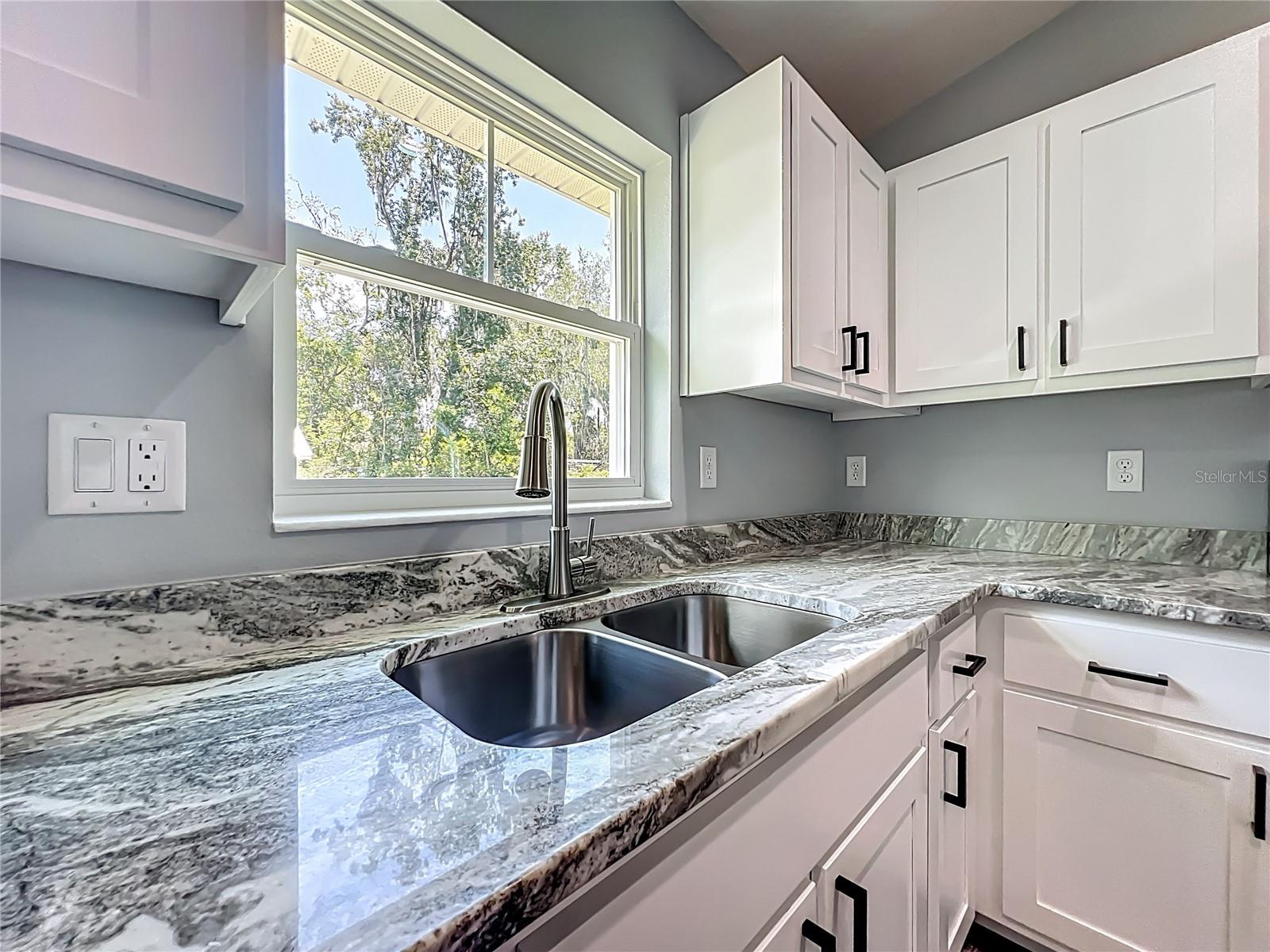 Image 15 of 47 For 919 Cr 482c  