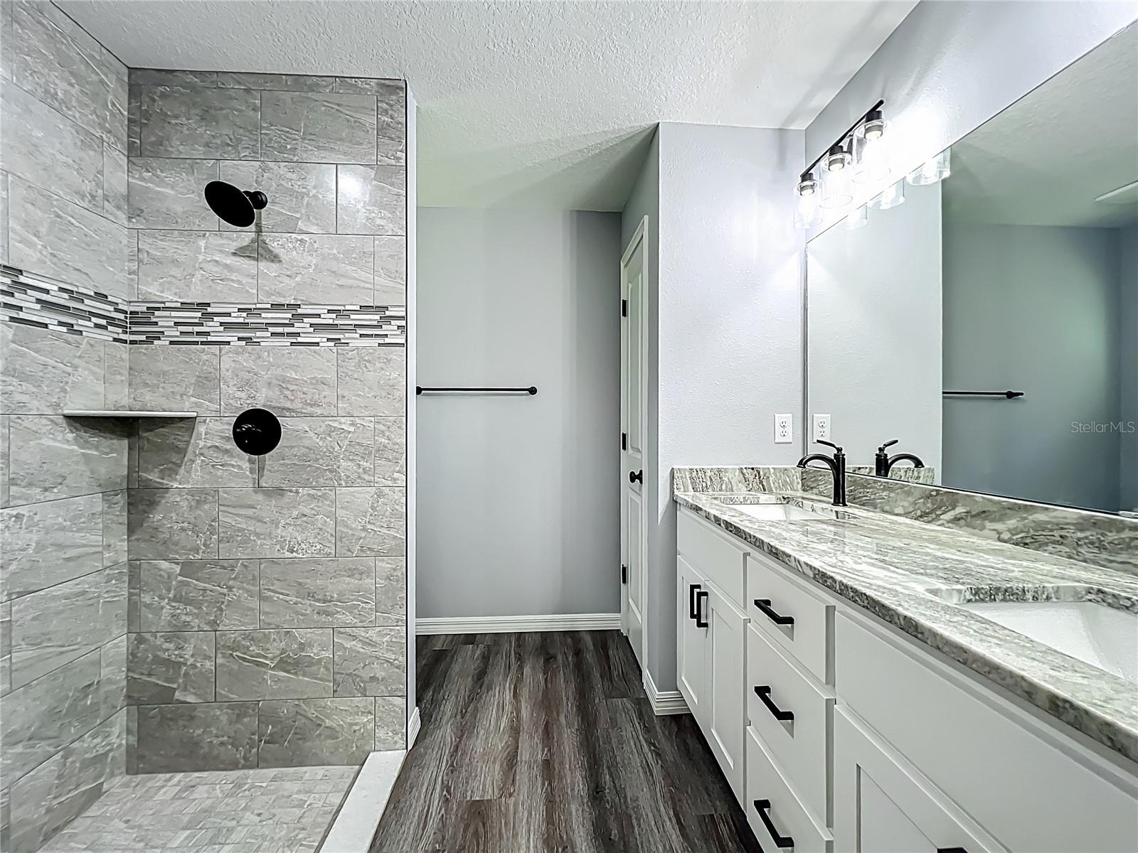 Image 21 of 47 For 919 Cr 482c  