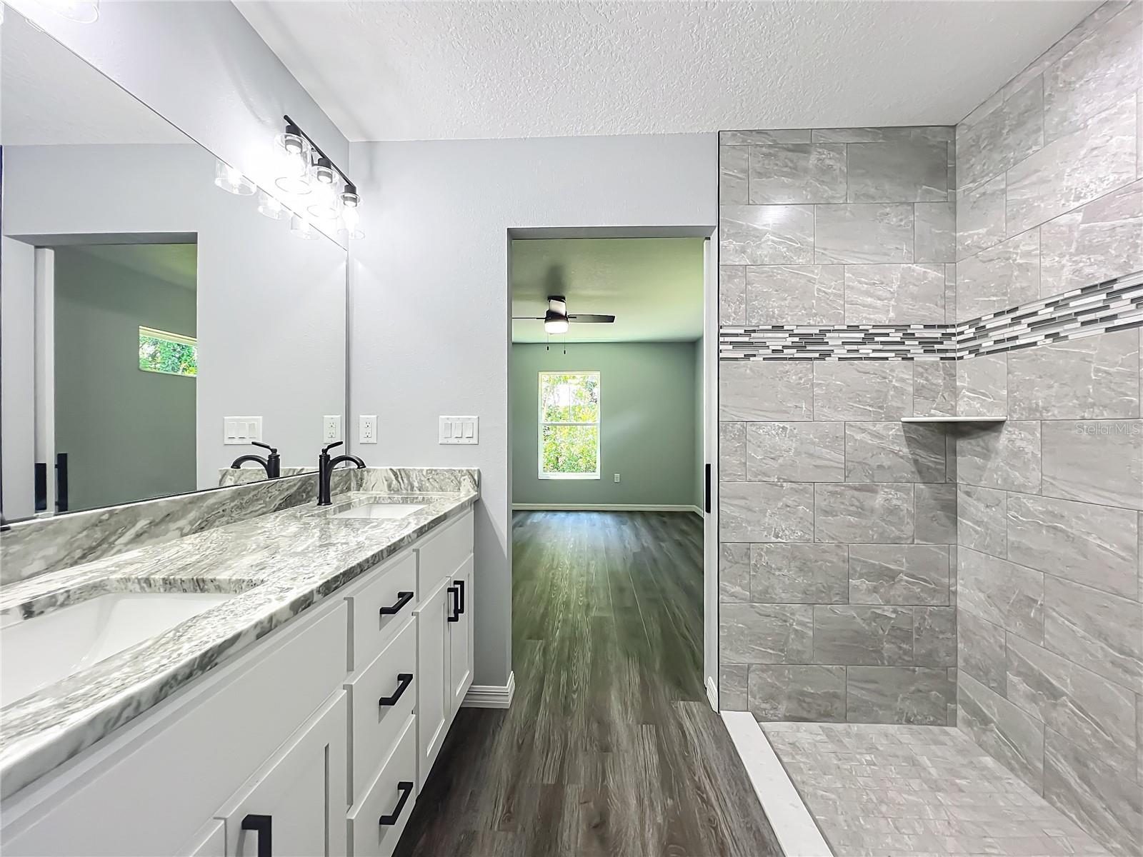 Image 22 of 47 For 919 Cr 482c  