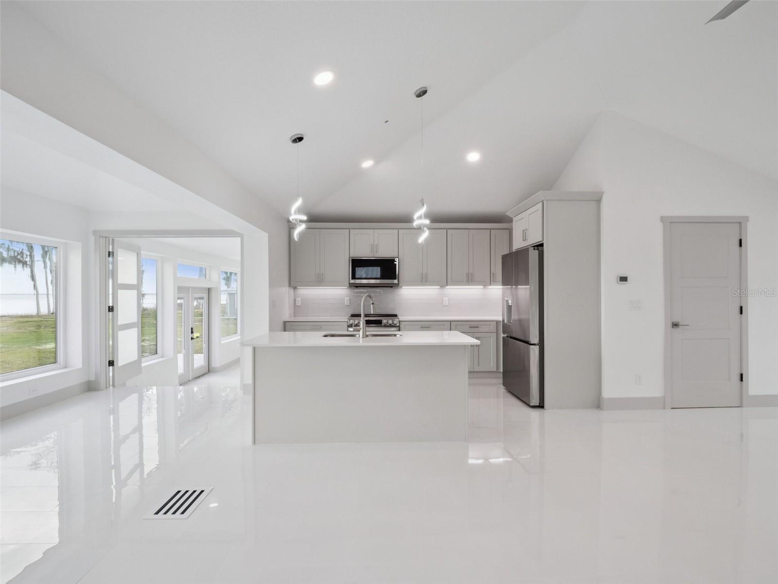 Image 10 of 39 For 28055 Leuty Road