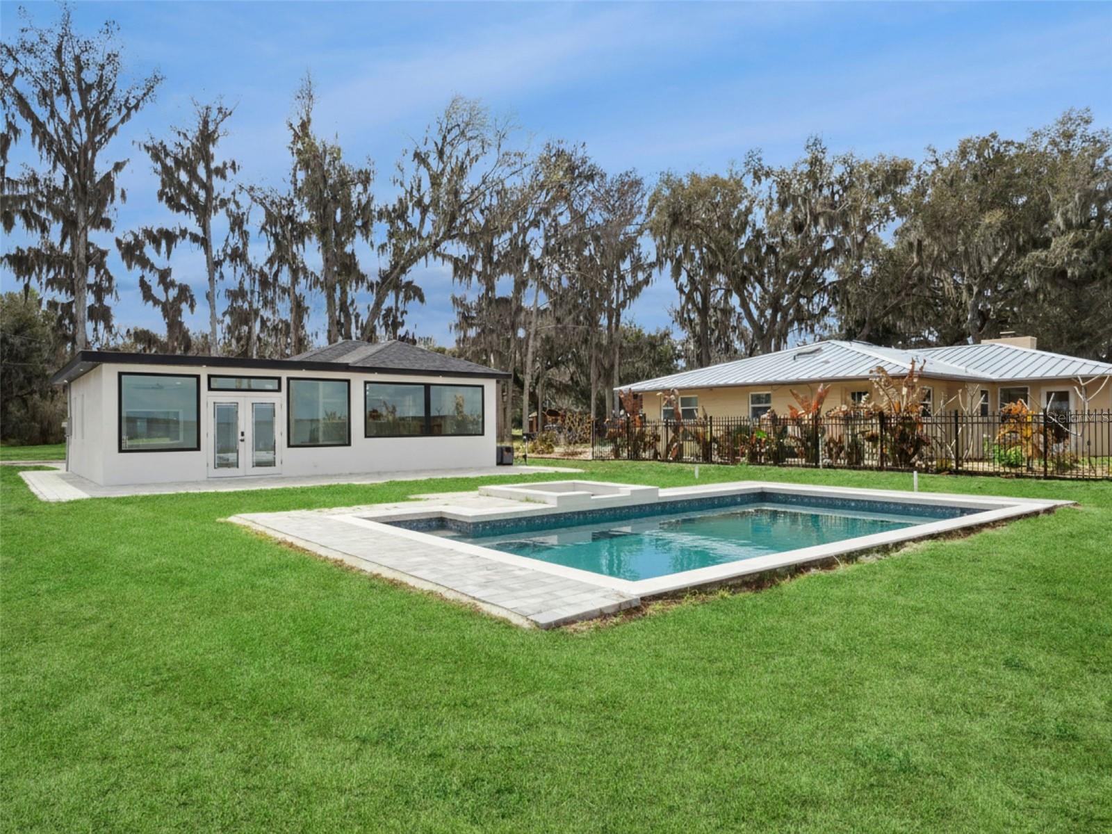 Image 38 of 39 For 28055 Leuty Road