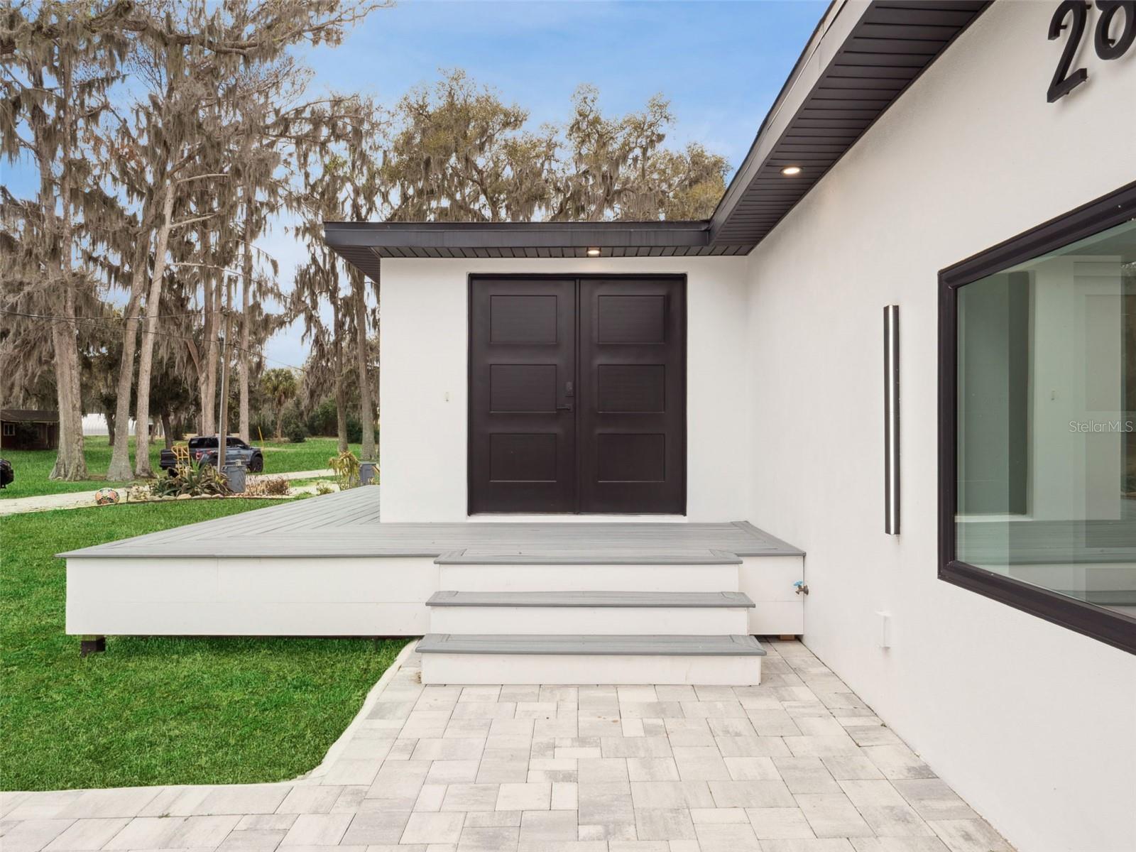 Image 4 of 39 For 28055 Leuty Road