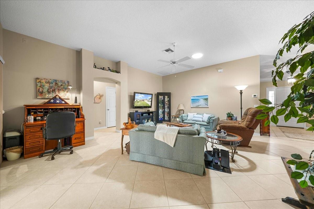 Image 27 of 77 For 821 San Salvador Drive