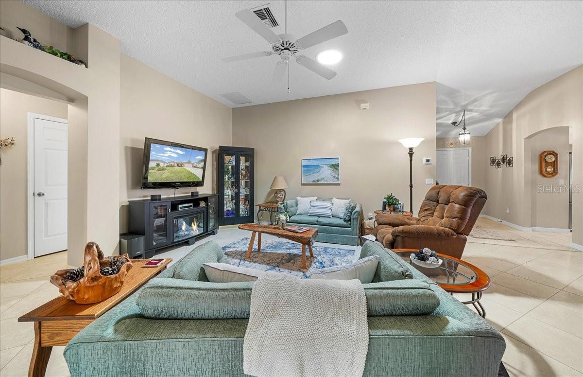 Image 28 of 77 For 821 San Salvador Drive