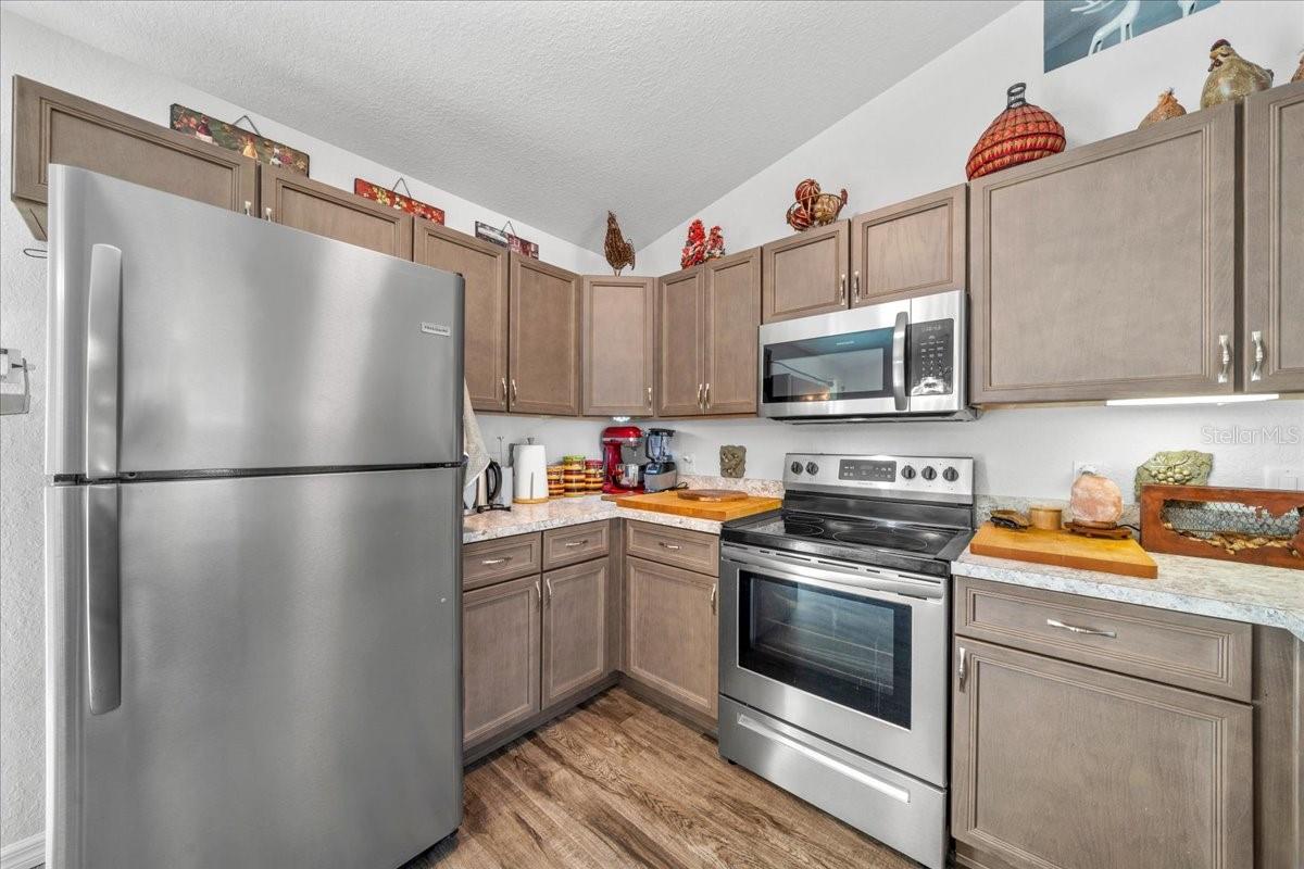 Image 10 of 40 For 543 Rooks Avenue