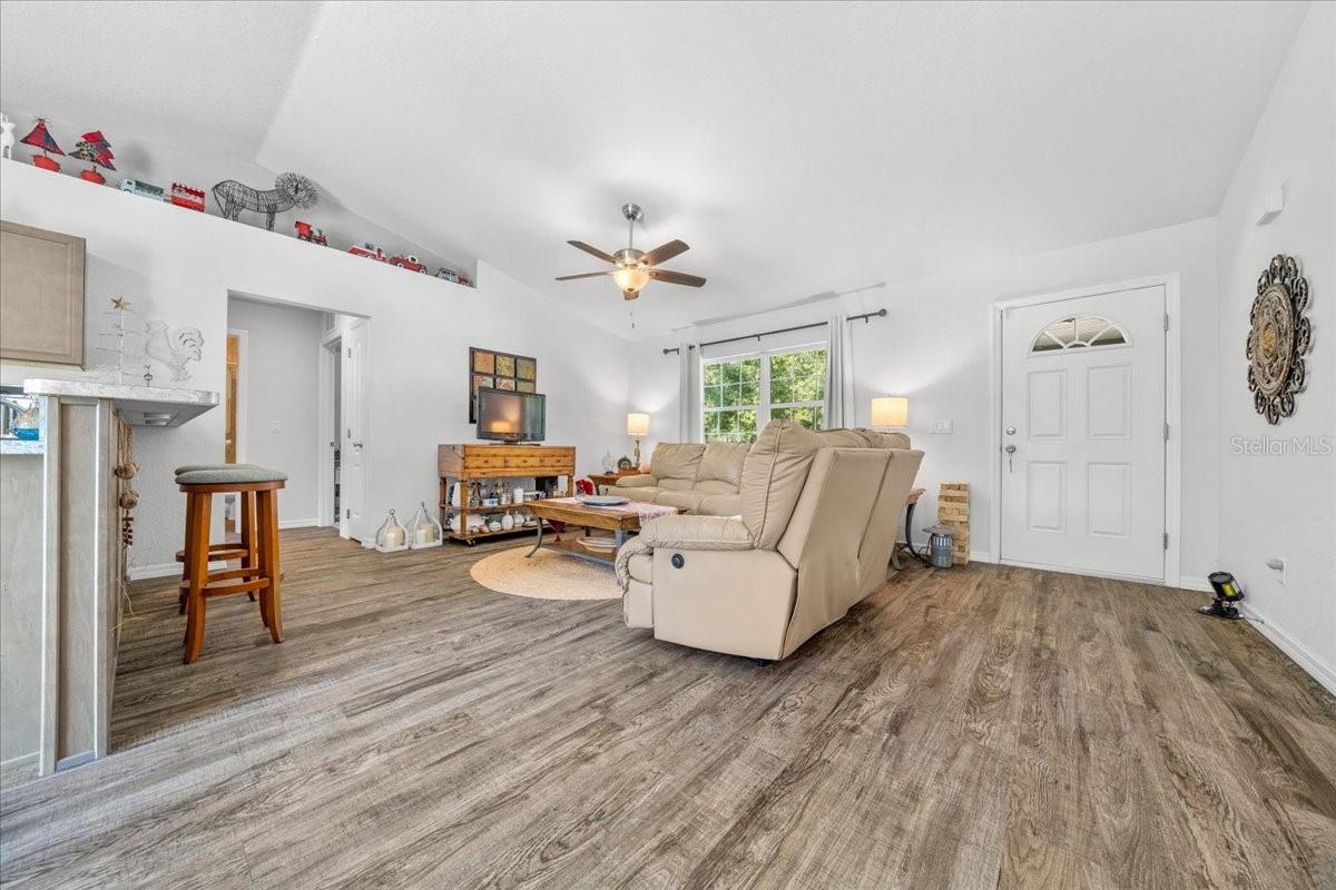 Image 12 of 40 For 543 Rooks Avenue