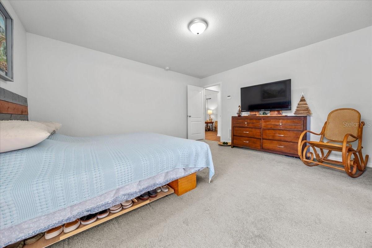 Image 16 of 40 For 543 Rooks Avenue