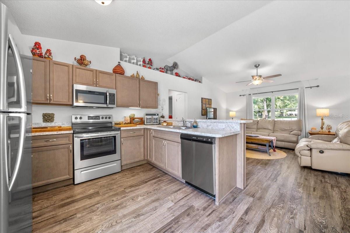 Image 6 of 40 For 543 Rooks Avenue