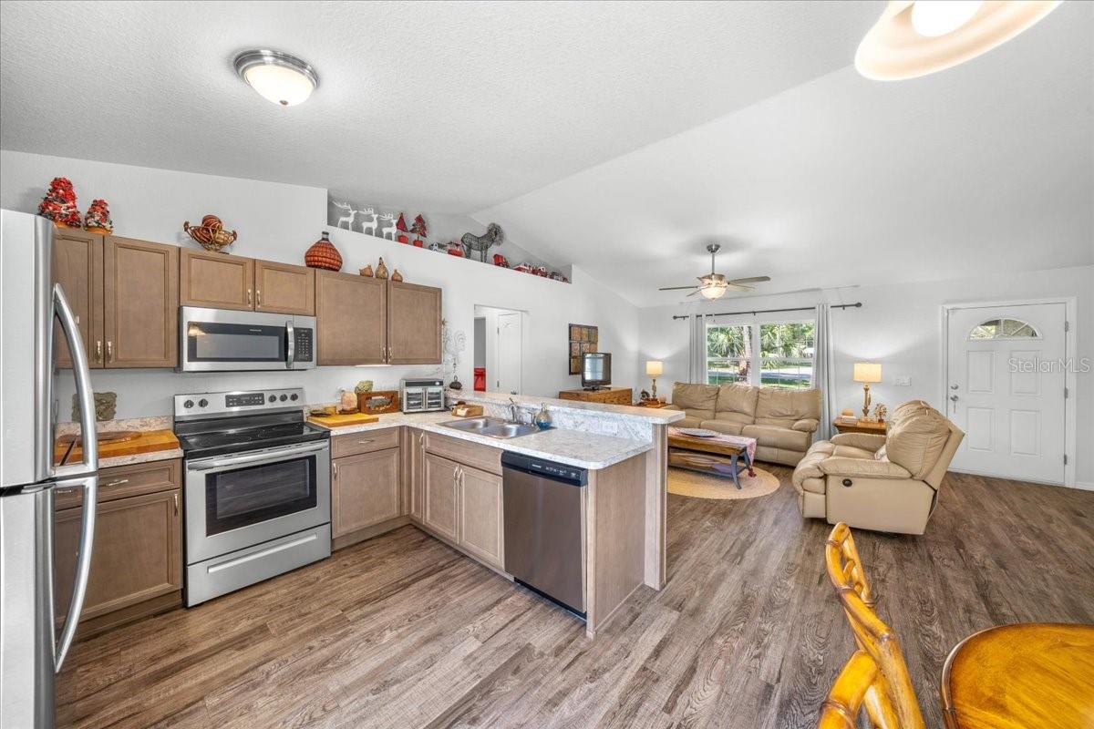 Image 7 of 40 For 543 Rooks Avenue