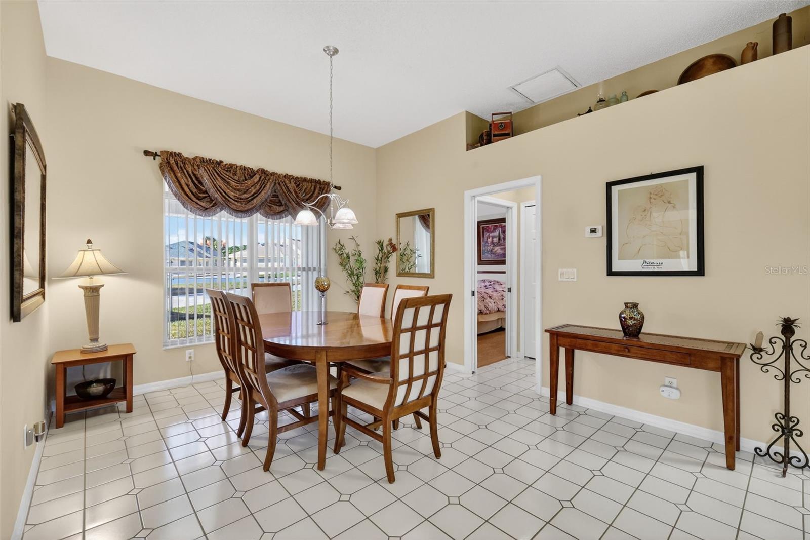 Image 16 of 68 For 21618 Queen Elizabeth Court