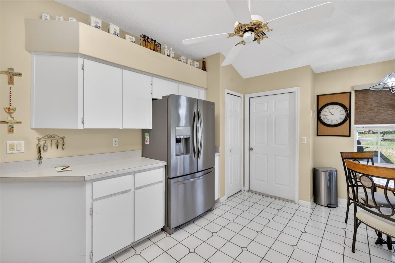 Image 17 of 68 For 21618 Queen Elizabeth Court