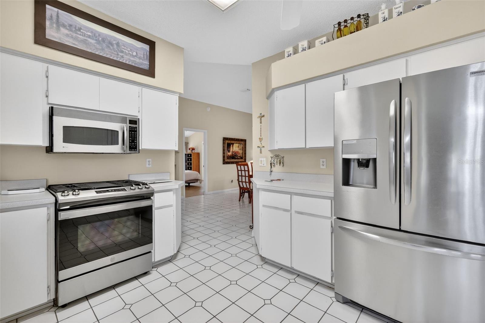 Image 21 of 68 For 21618 Queen Elizabeth Court