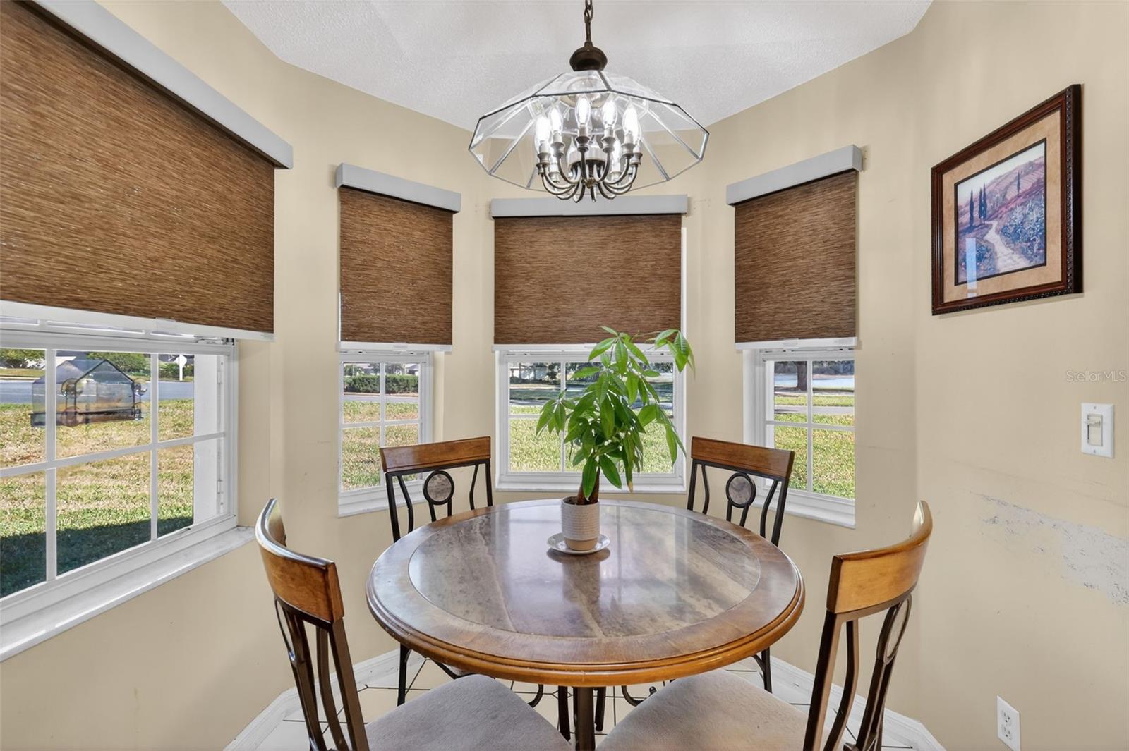 Image 24 of 68 For 21618 Queen Elizabeth Court