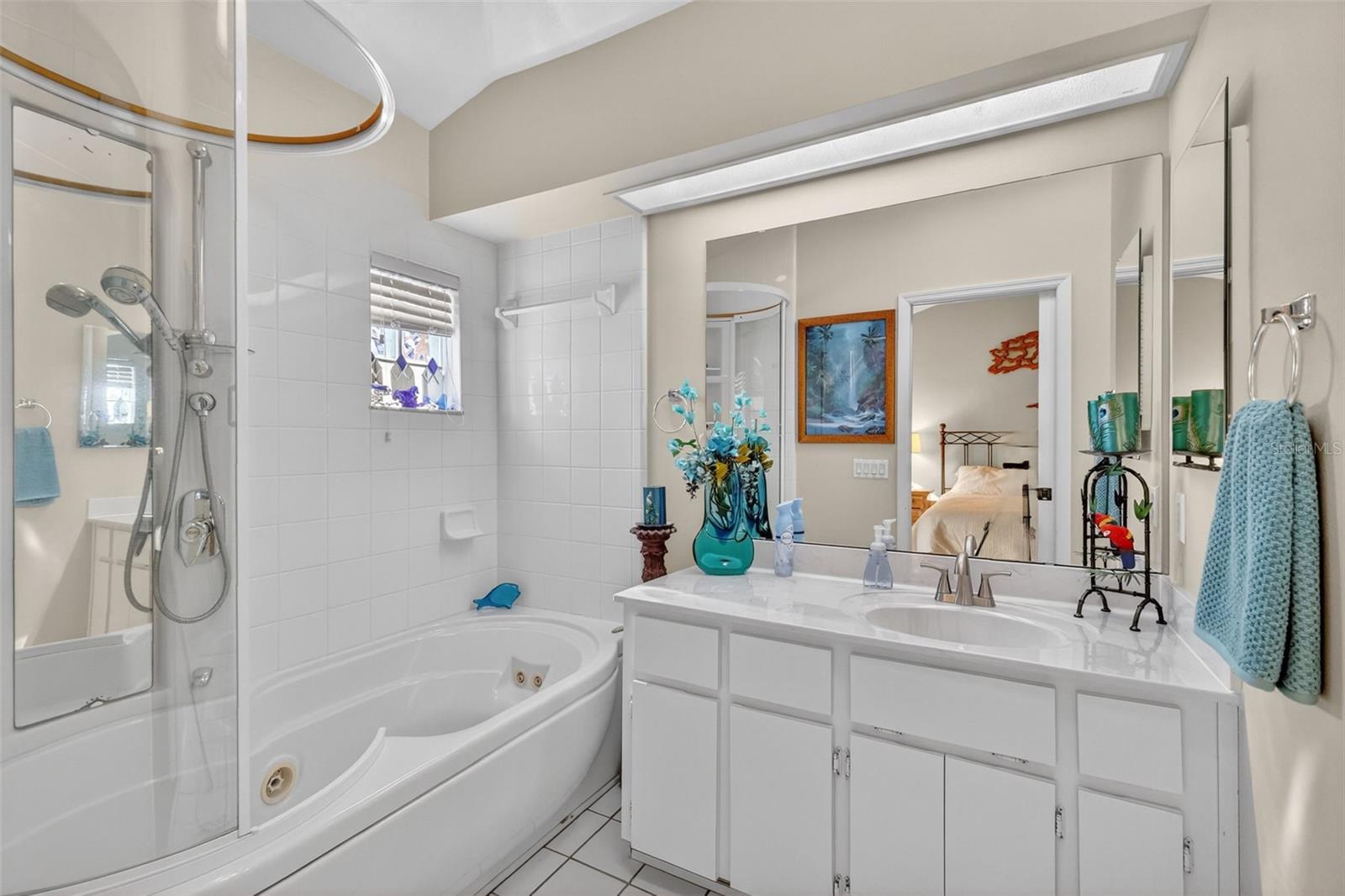 Image 26 of 68 For 21618 Queen Elizabeth Court