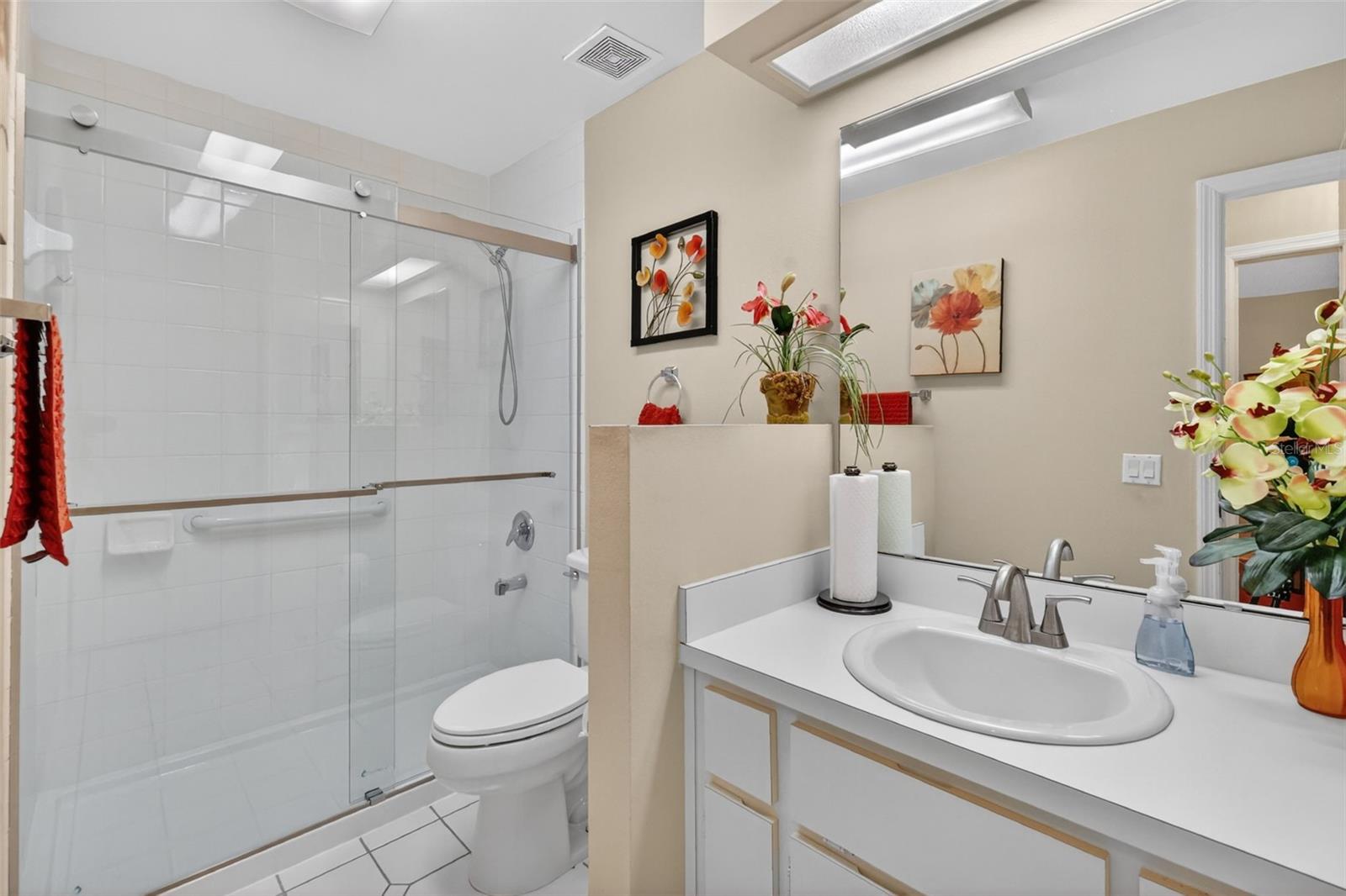 Image 30 of 68 For 21618 Queen Elizabeth Court