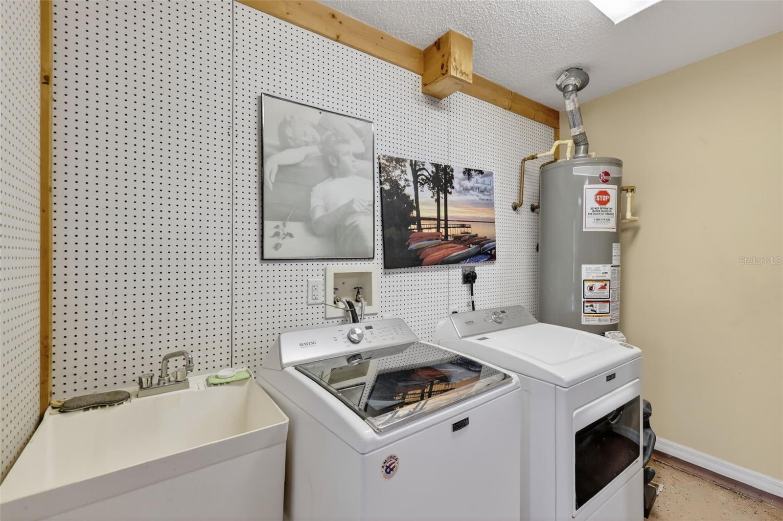 Image 34 of 68 For 21618 Queen Elizabeth Court