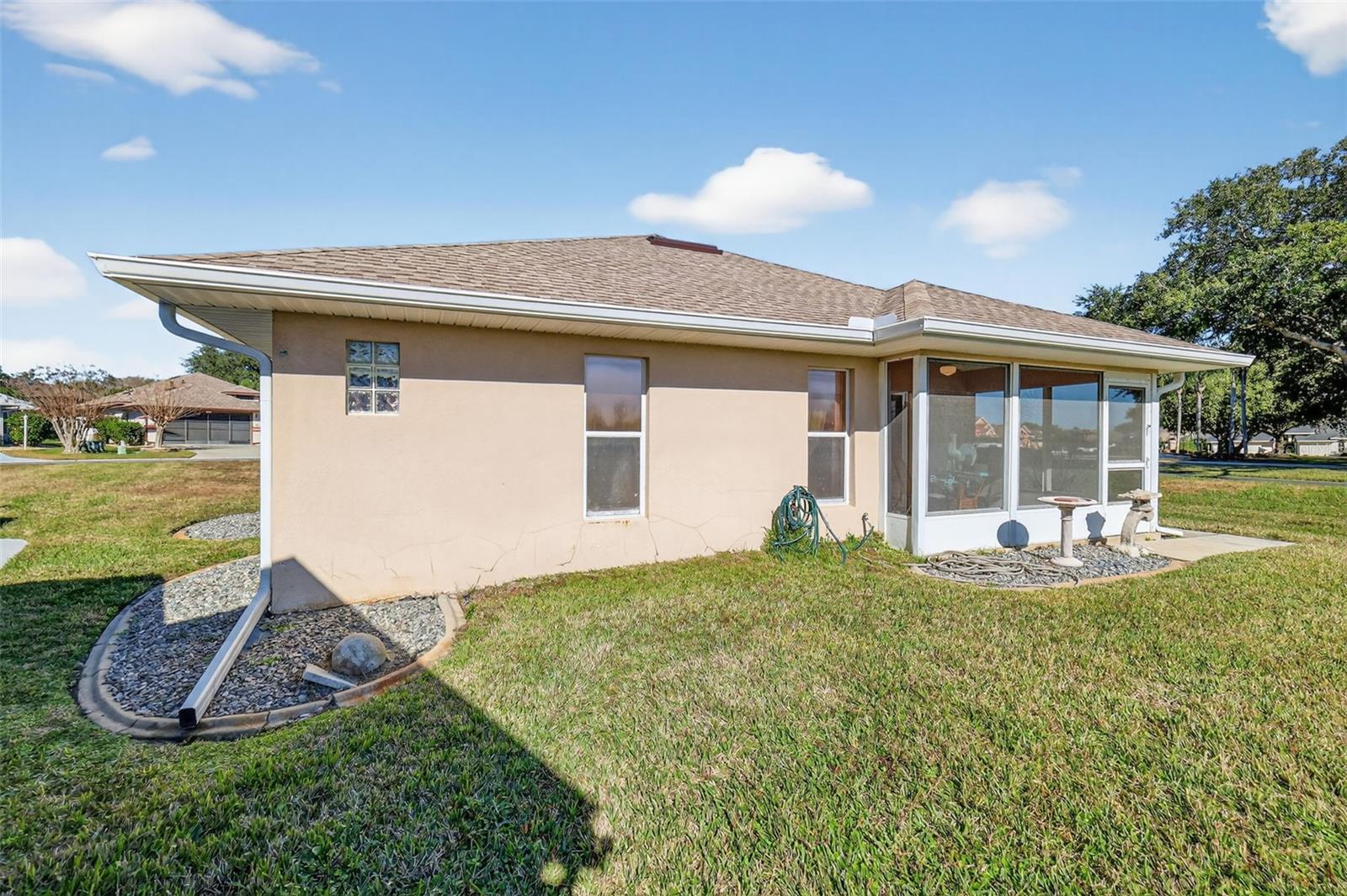 Image 38 of 68 For 21618 Queen Elizabeth Court