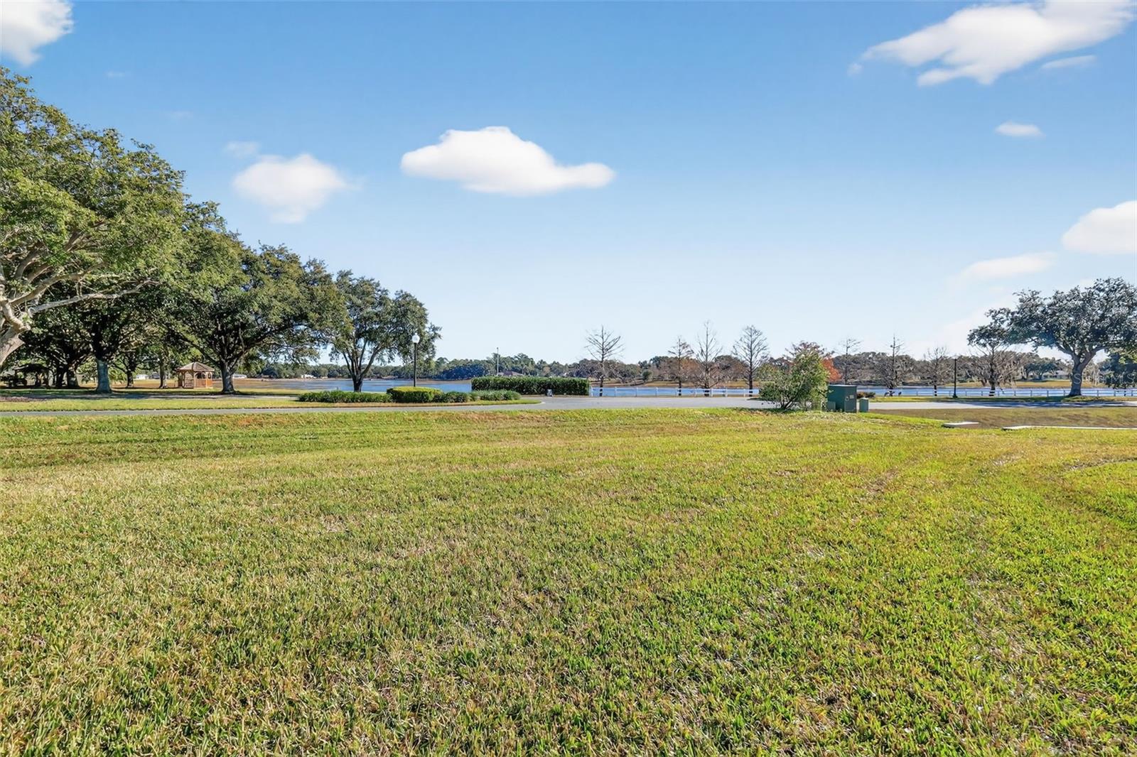 Image 39 of 68 For 21618 Queen Elizabeth Court