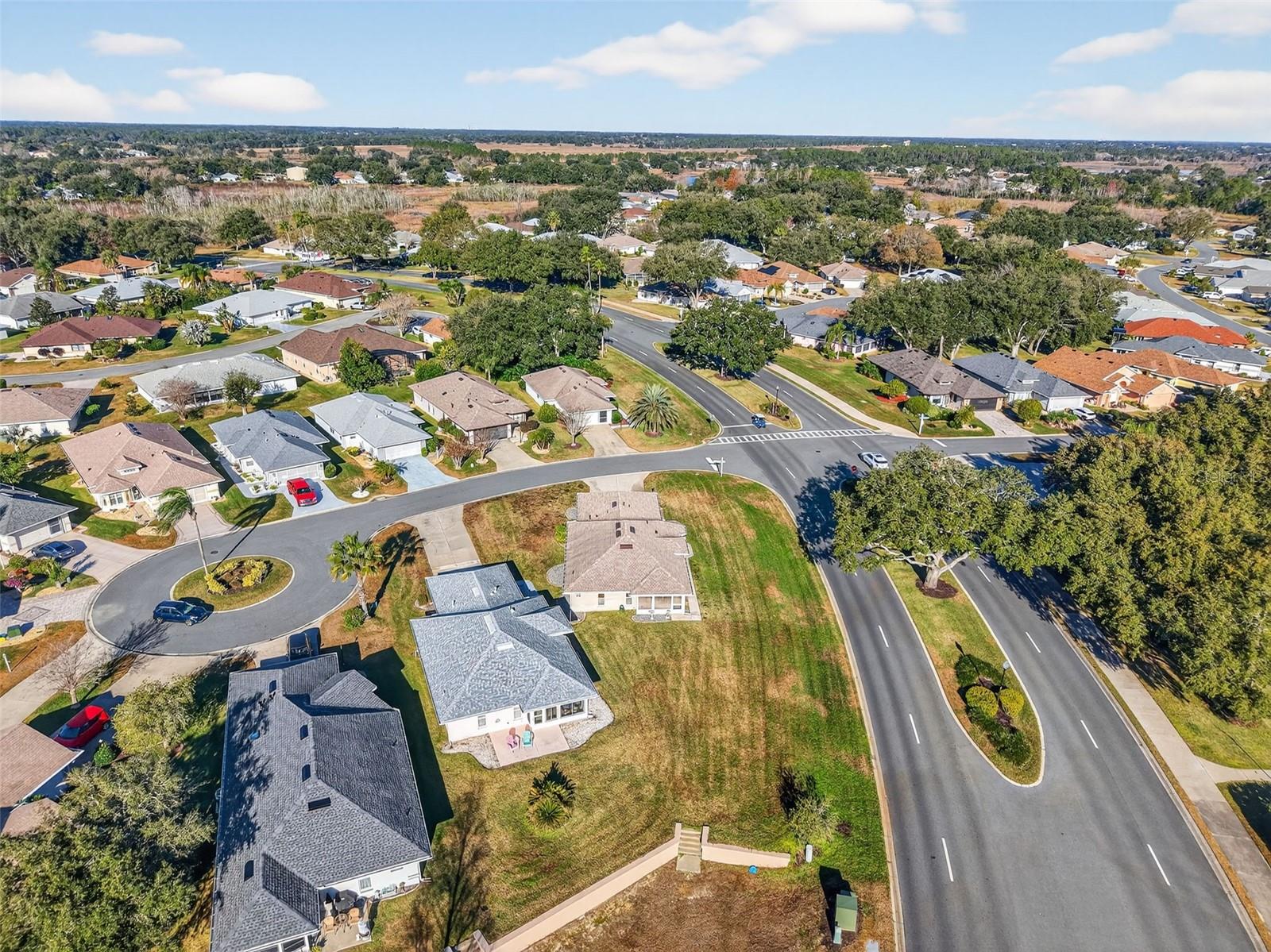 Image 42 of 68 For 21618 Queen Elizabeth Court