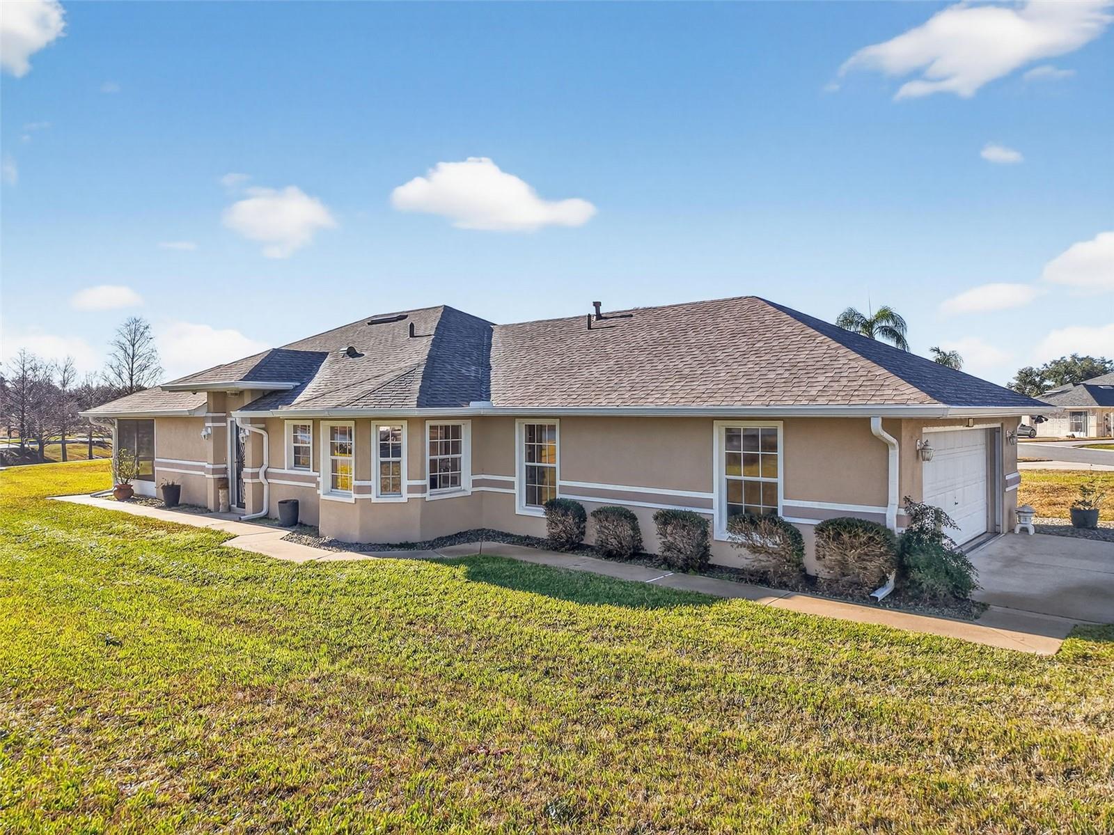 Image 6 of 68 For 21618 Queen Elizabeth Court