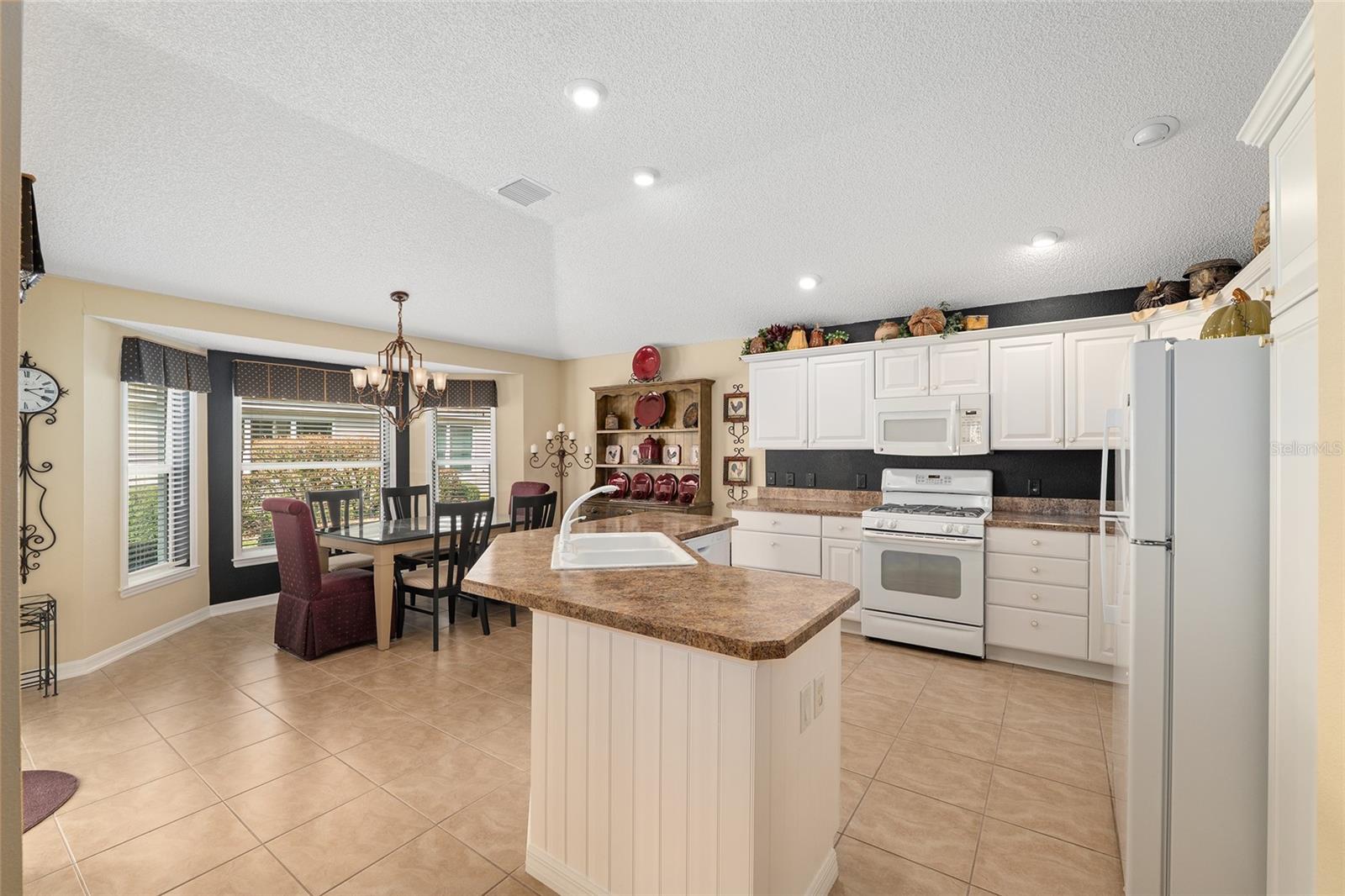 Image 21 of 73 For 977 Caribou Way