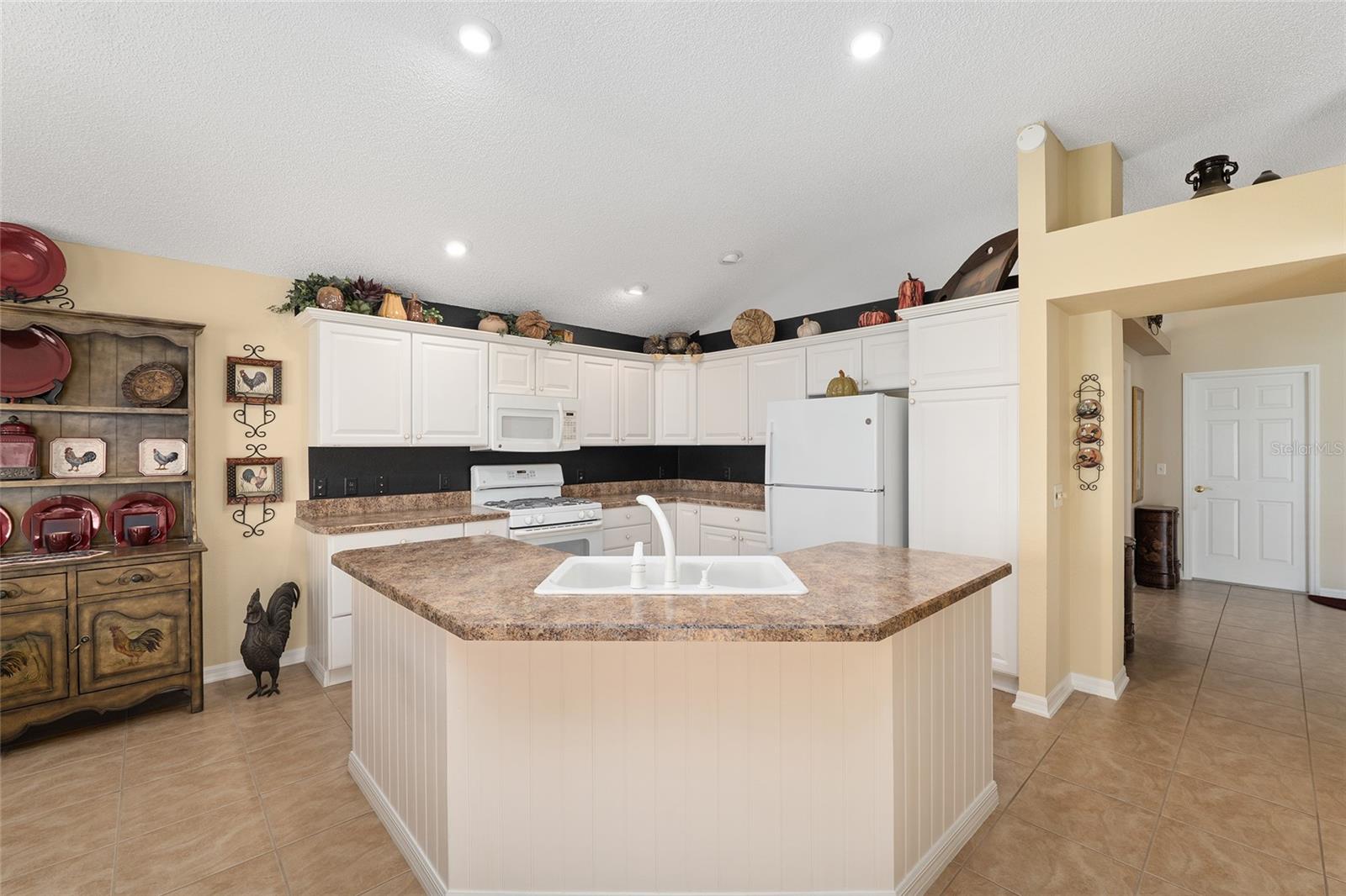 Image 22 of 73 For 977 Caribou Way