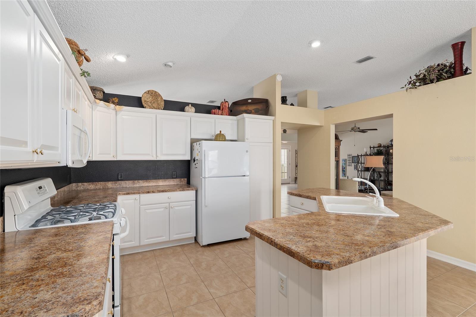Image 23 of 73 For 977 Caribou Way