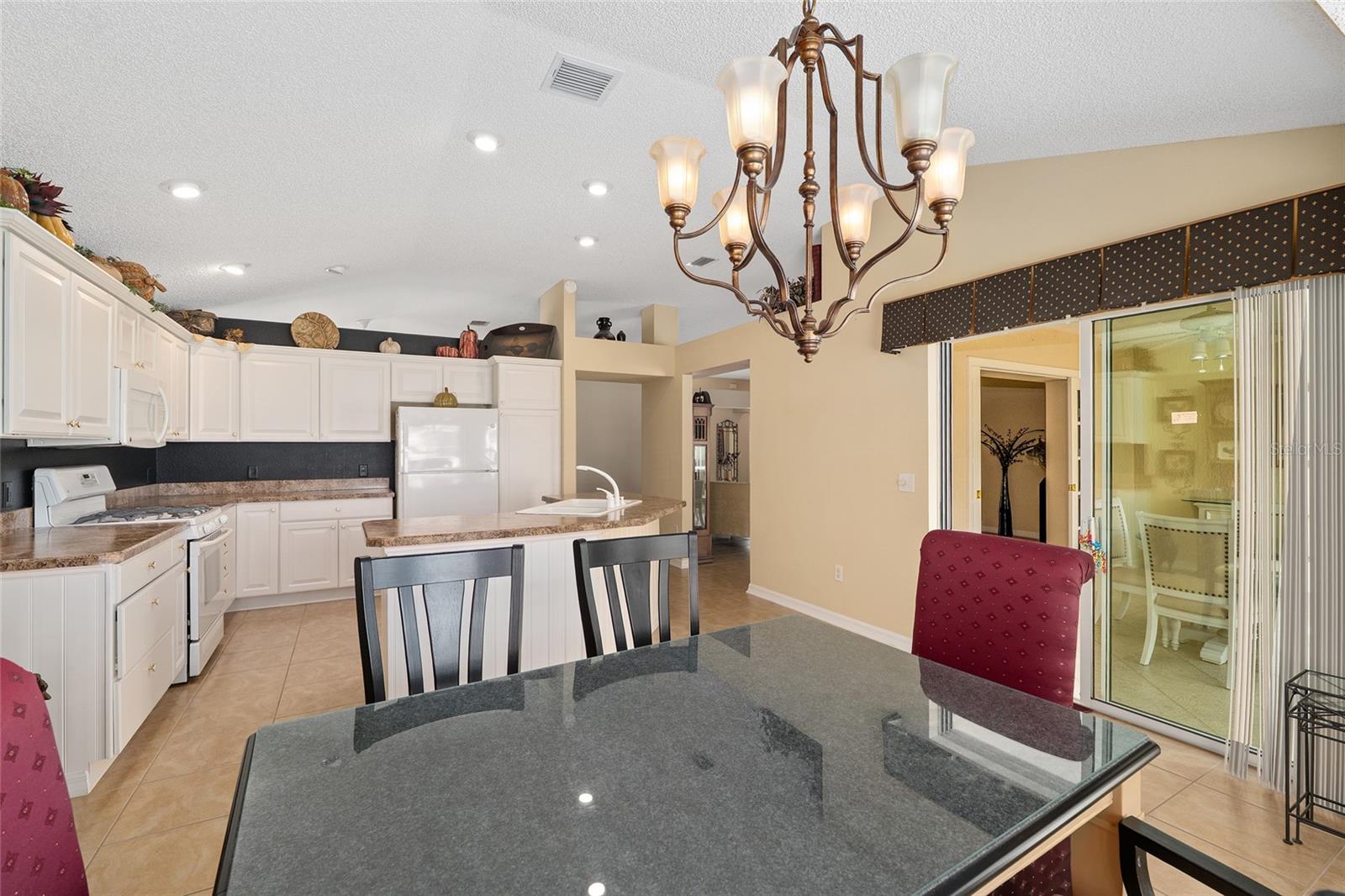 Image 30 of 73 For 977 Caribou Way