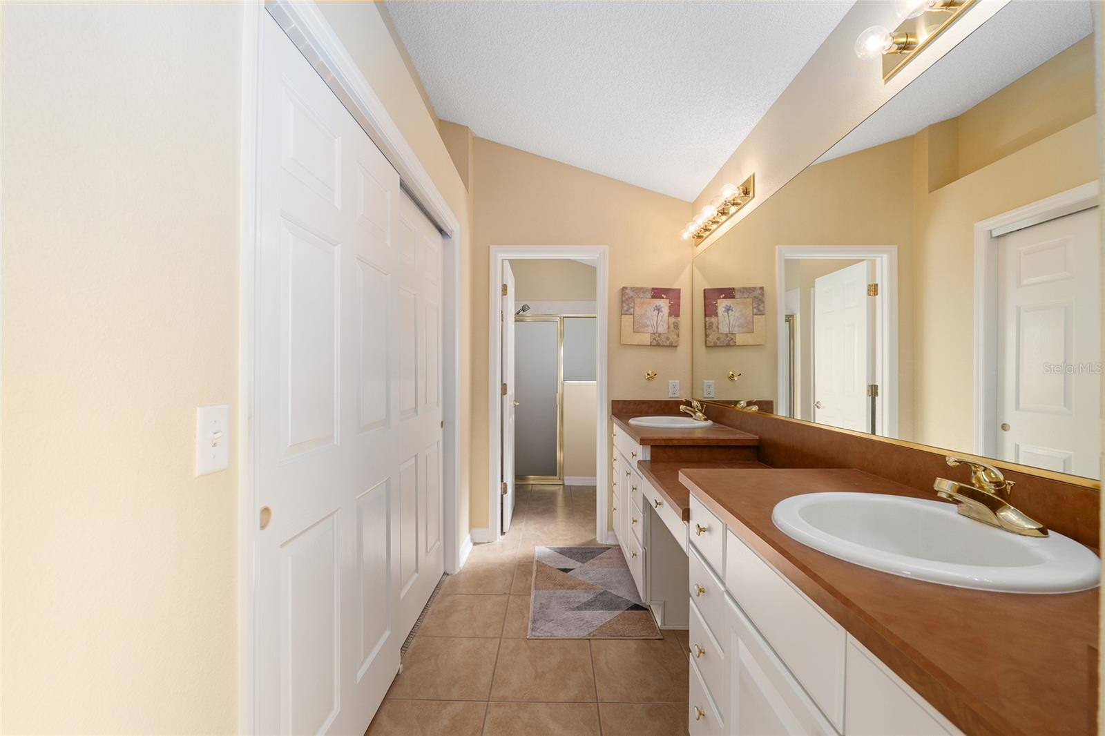 Image 34 of 73 For 977 Caribou Way