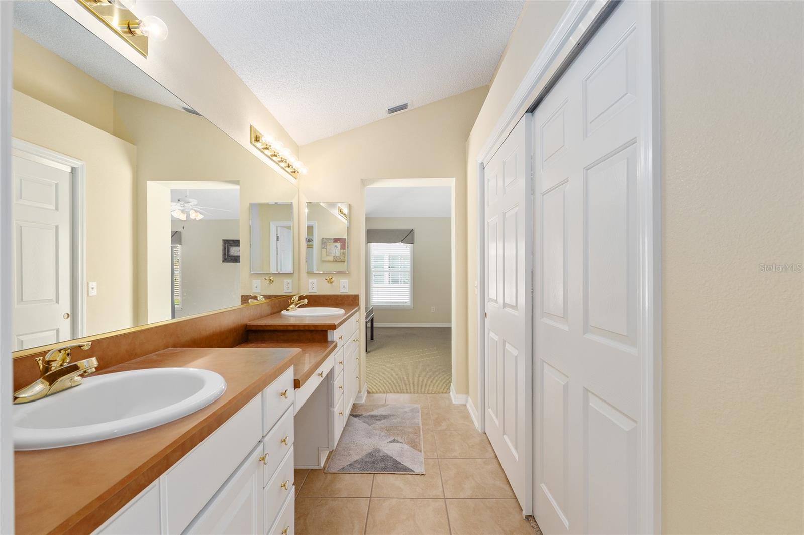 Image 36 of 73 For 977 Caribou Way