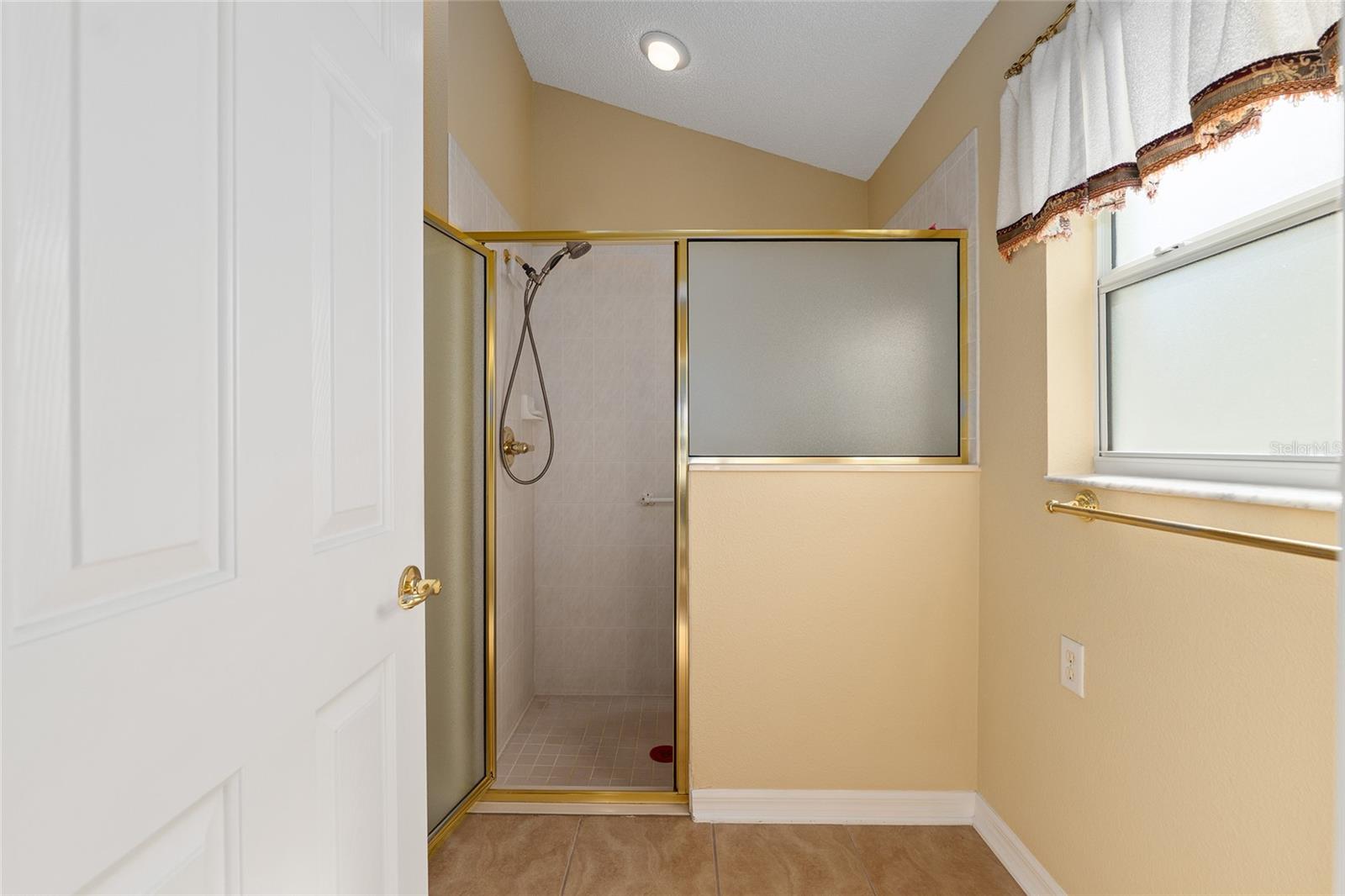 Image 37 of 73 For 977 Caribou Way