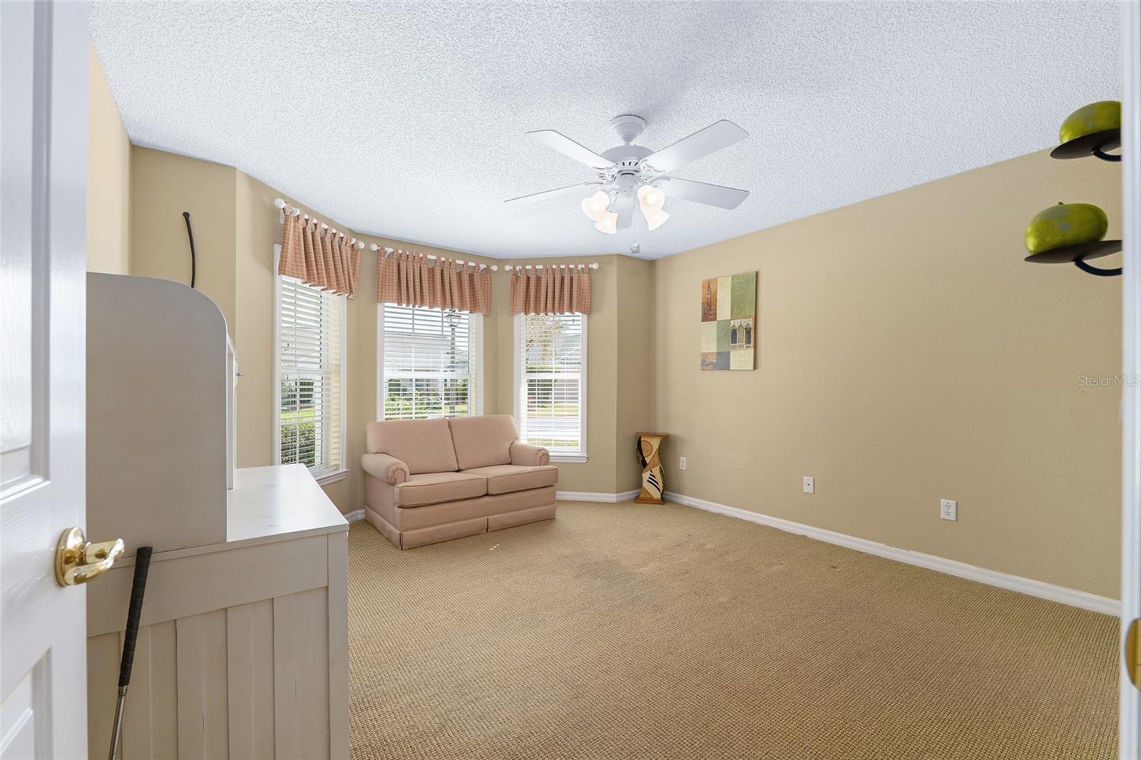 Image 40 of 73 For 977 Caribou Way